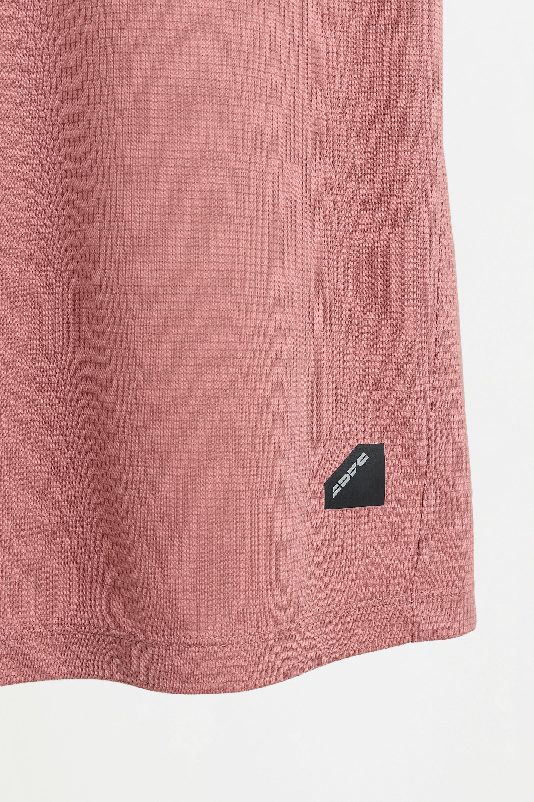 Sports T-shirt — GERANIUM