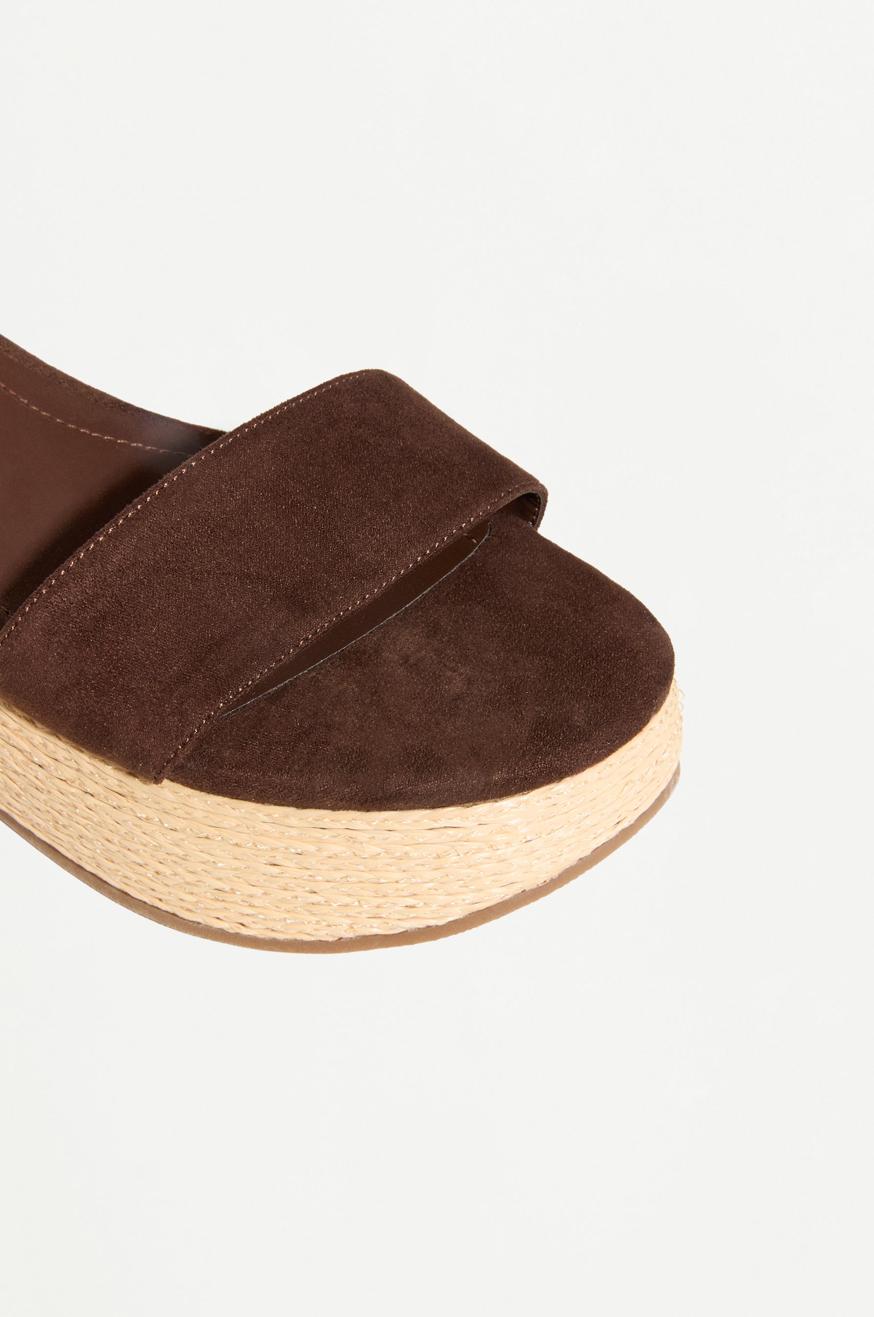 Platform sandal — BROWN