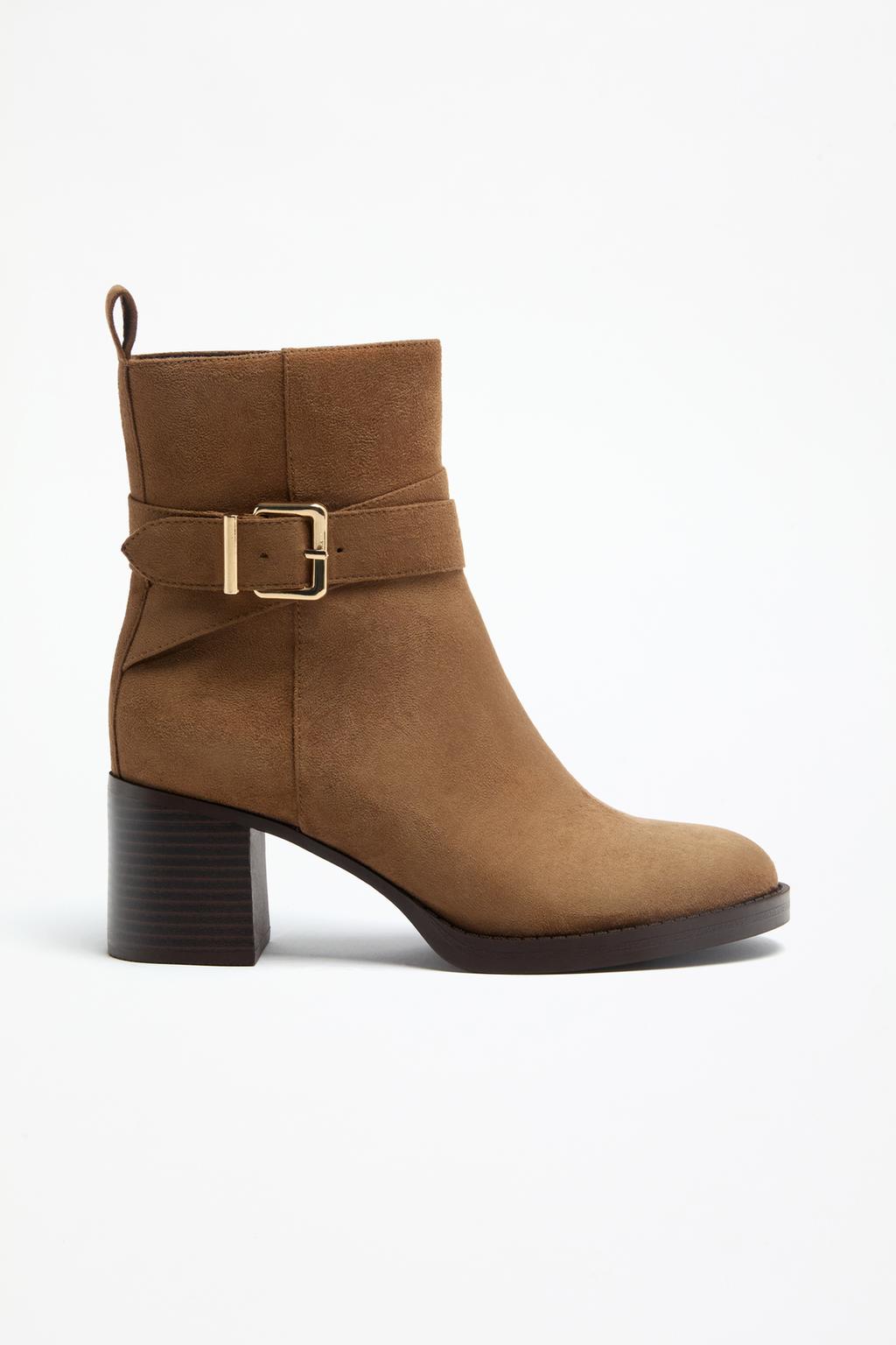 Ankle boots with buckles