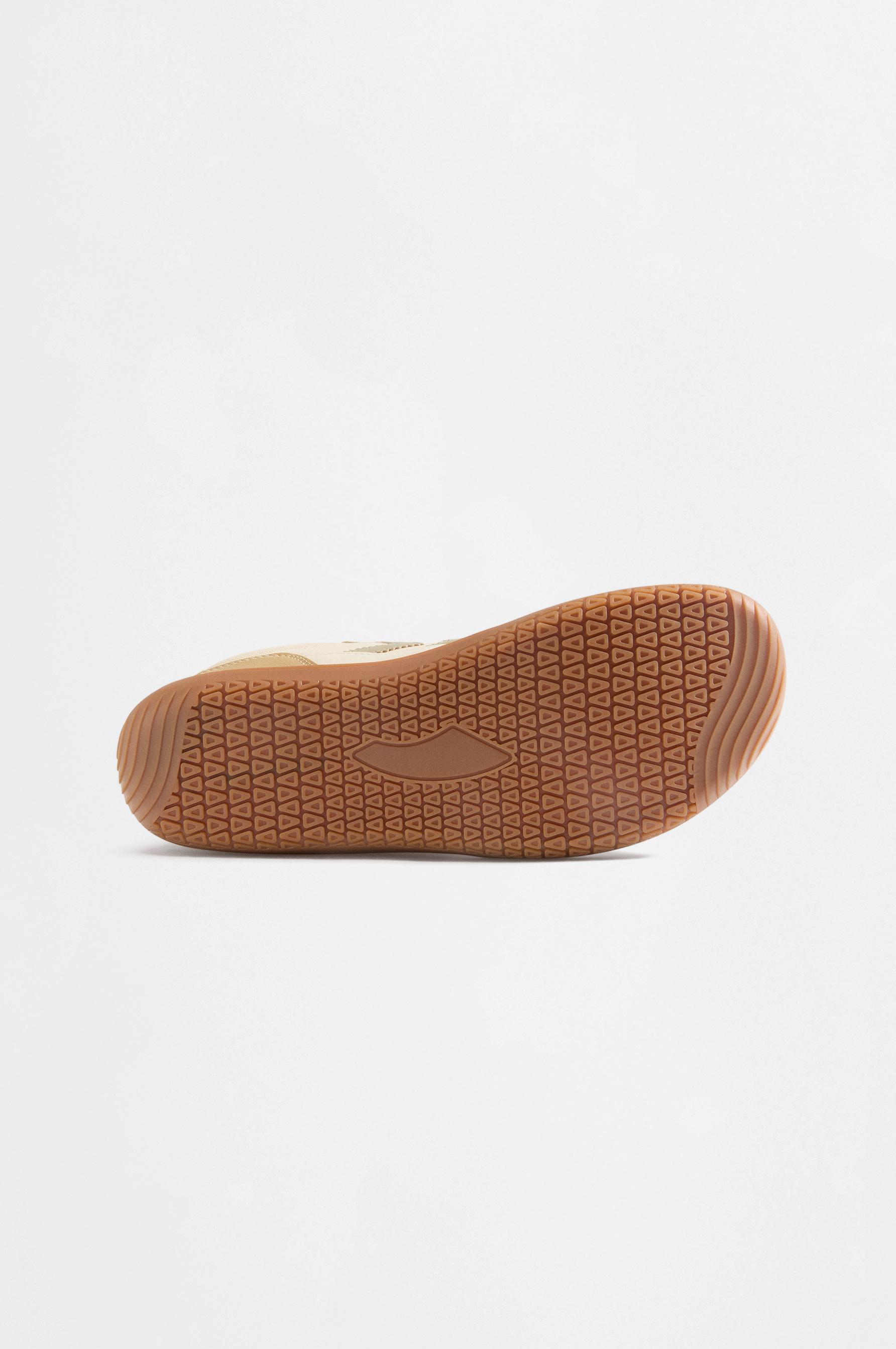 Hummel Barefoot Sneakers — BEIGE