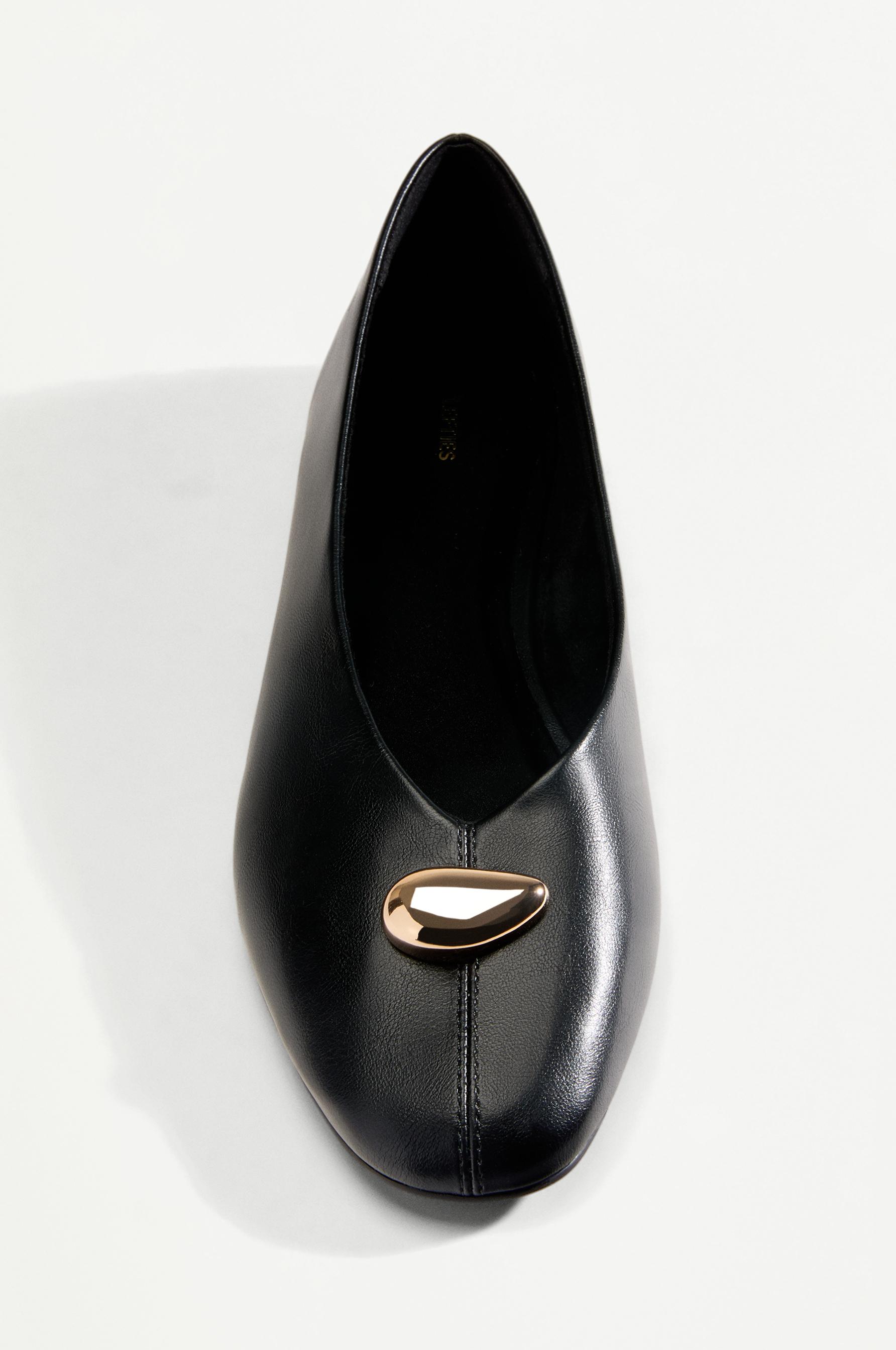 Metal detail ballet flats — BLACK