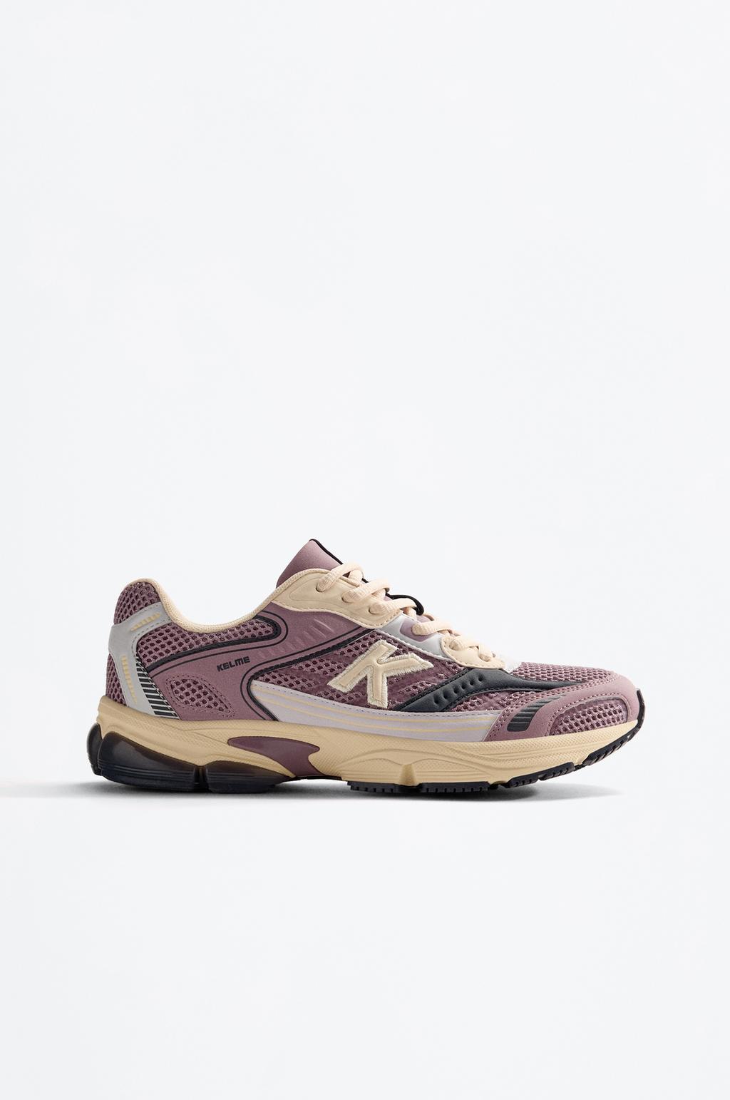 Kelme sports shoe