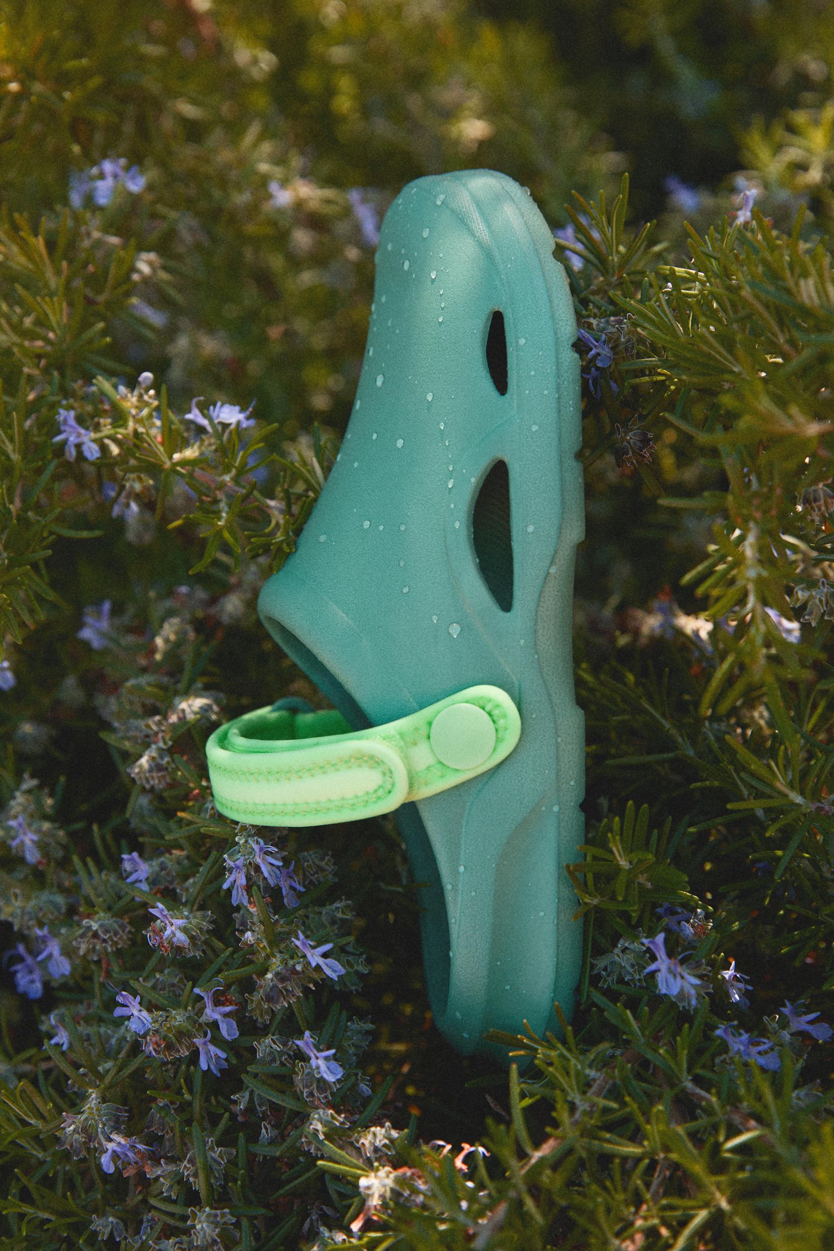 BAREFOOT POOL CLOG — GREENISH