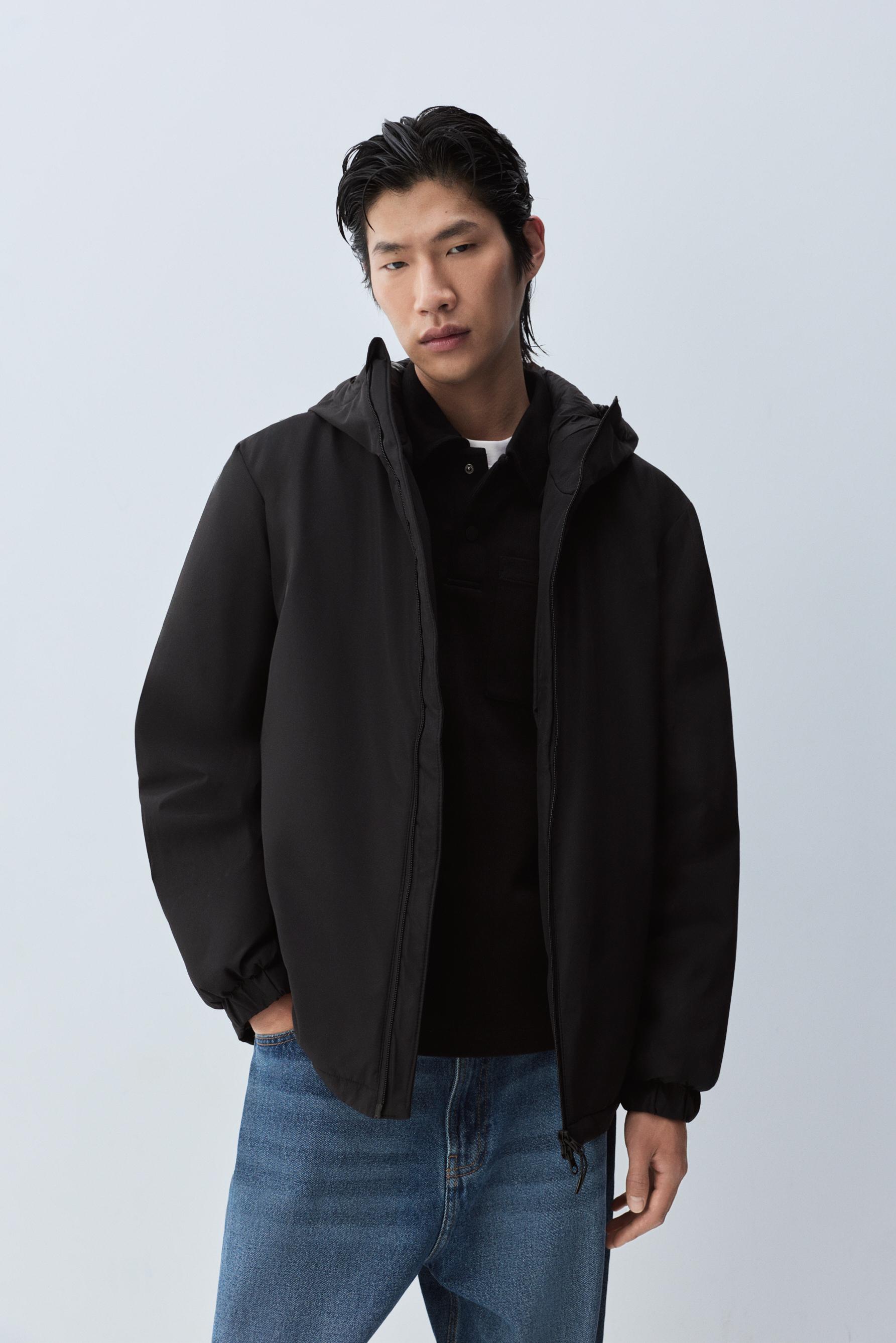 Cazadora deportiva capucha