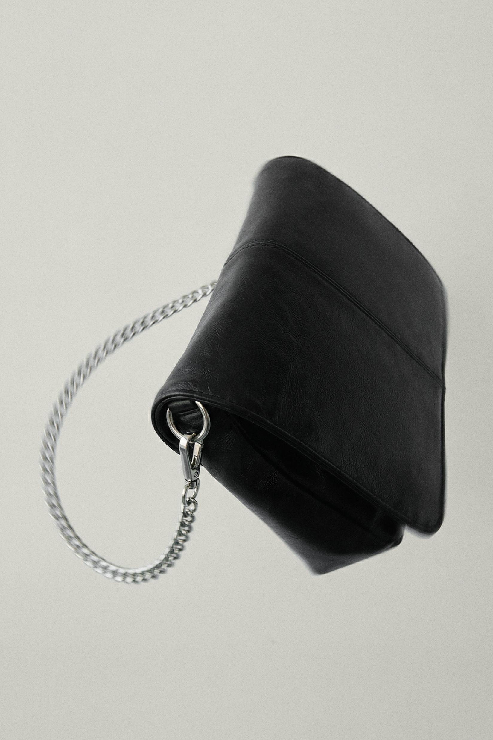 Chain detail shoulder bag — BLACK