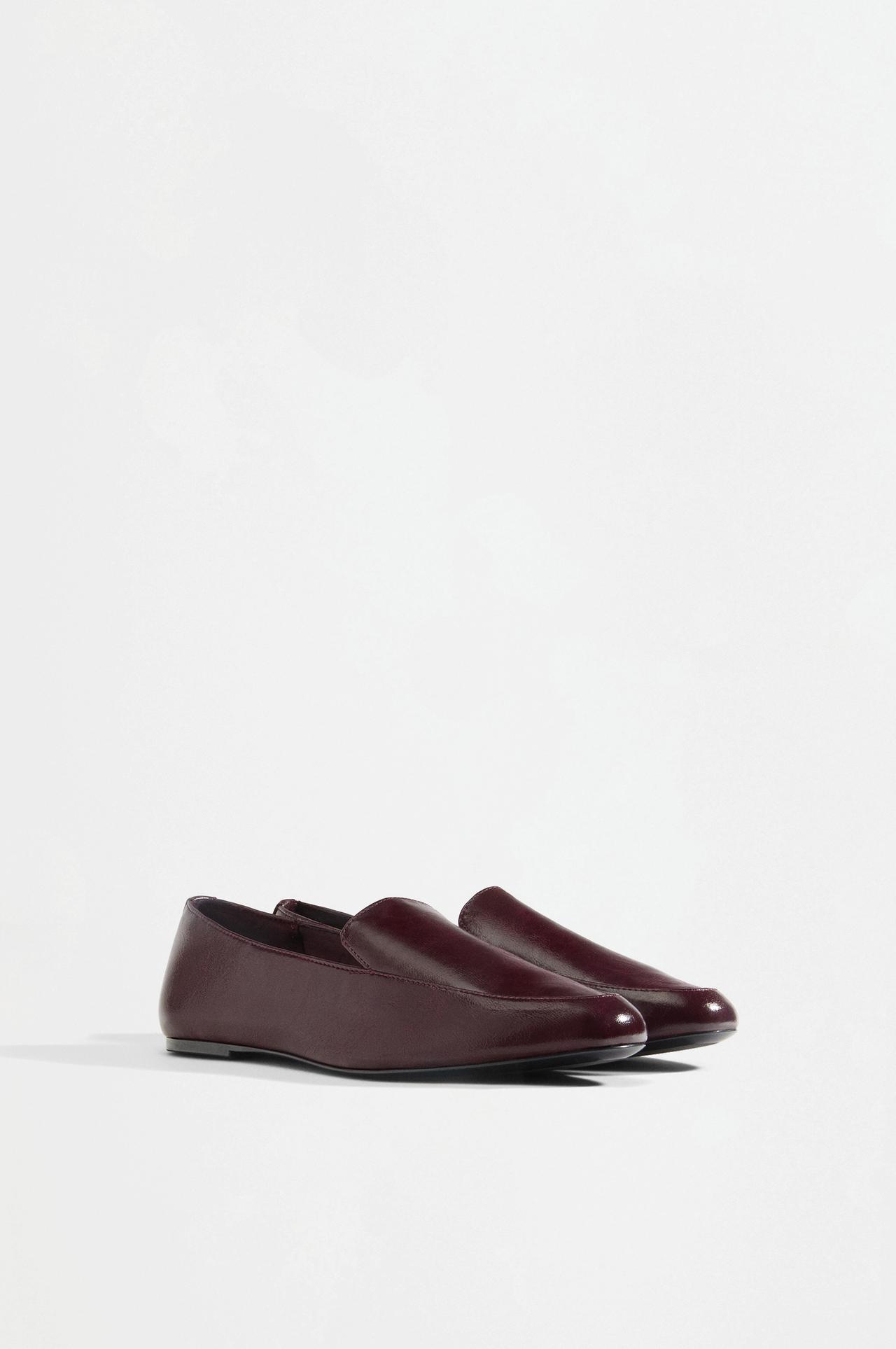 Crocodile-effect loafer — BURGUNDY