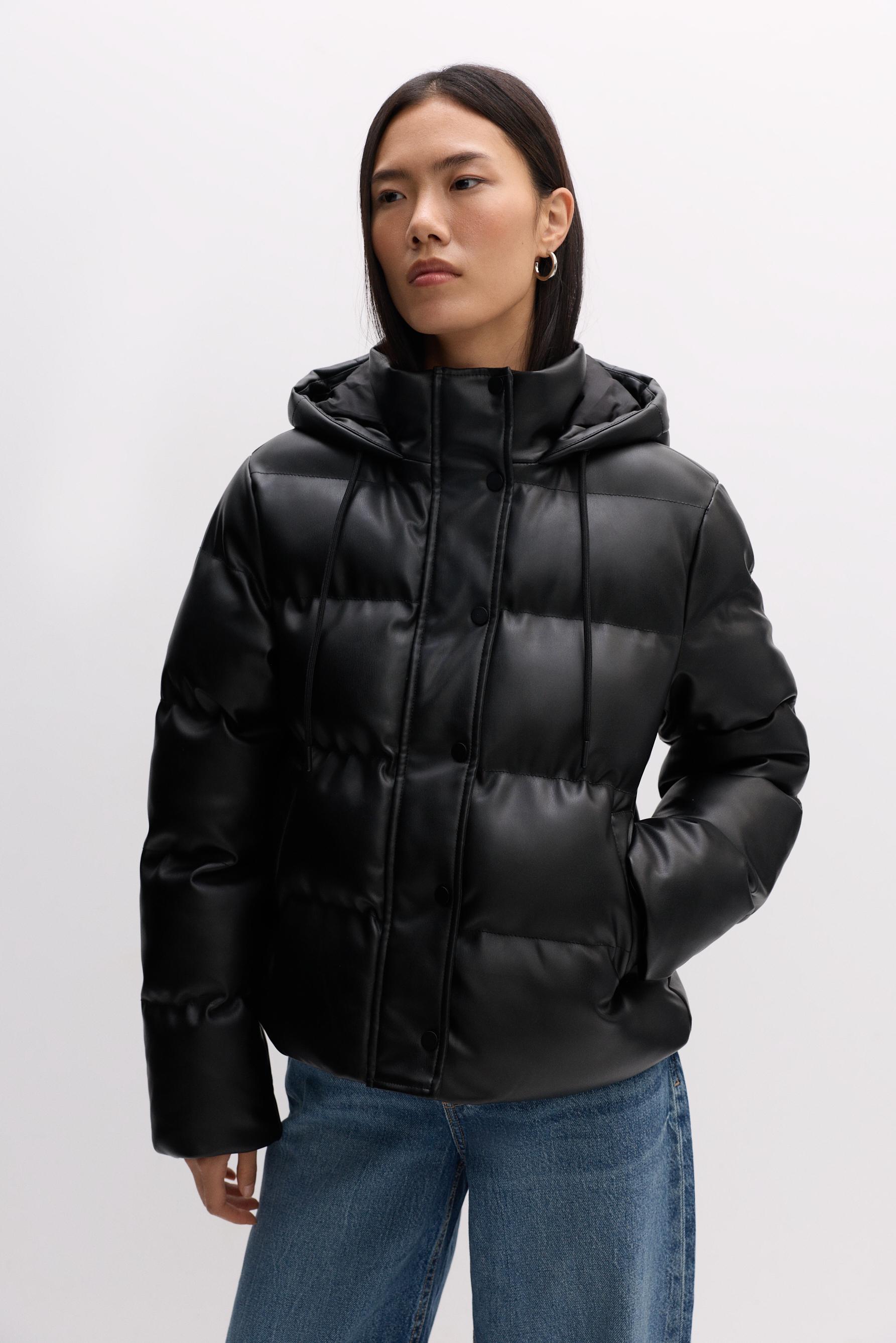 Cazadora corta acolchada efecto piel