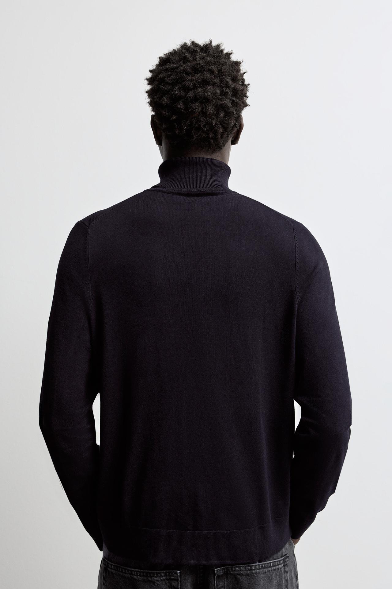 Turtleneck sweater — BLACK