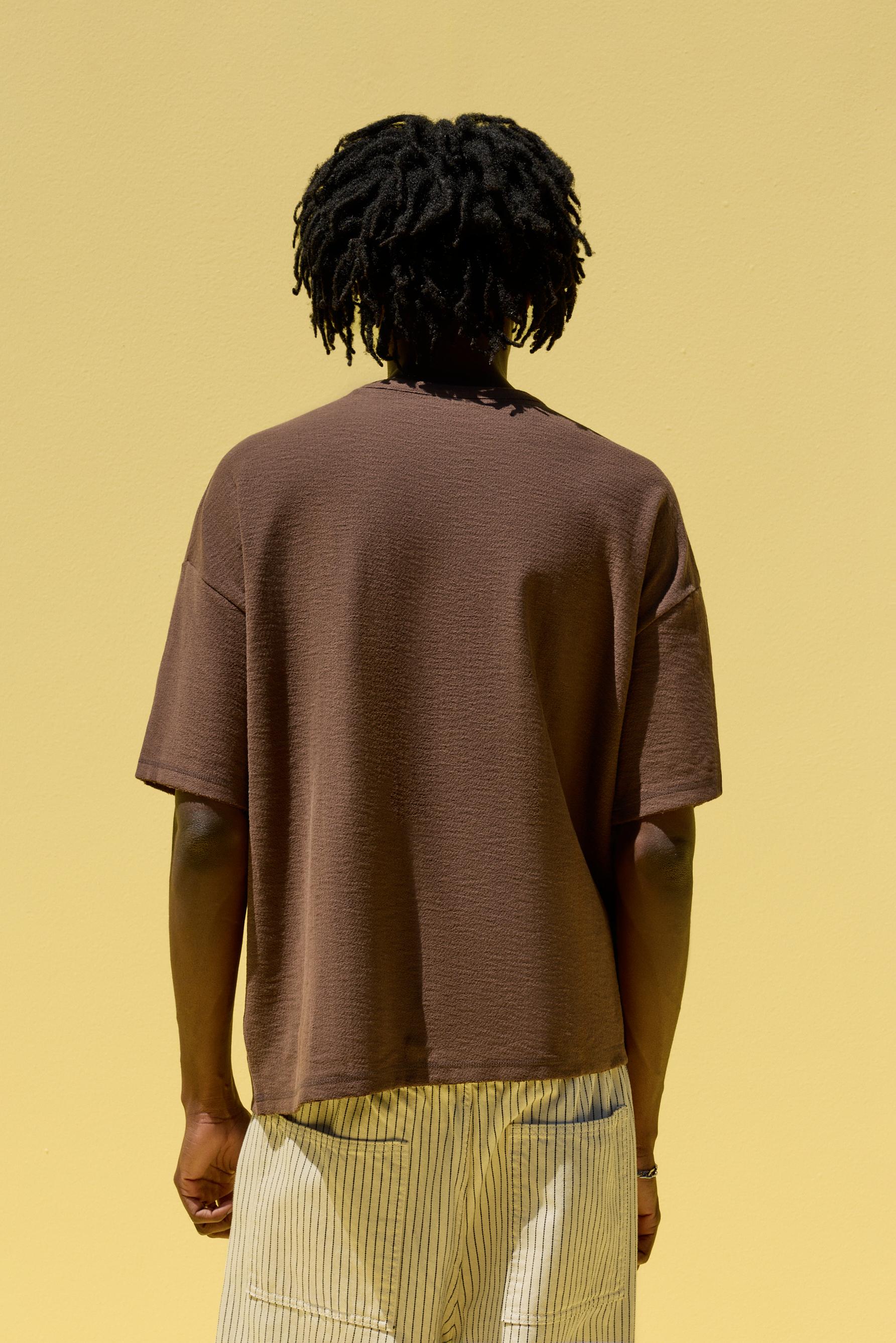 Distressed print T-shirt — BROWN