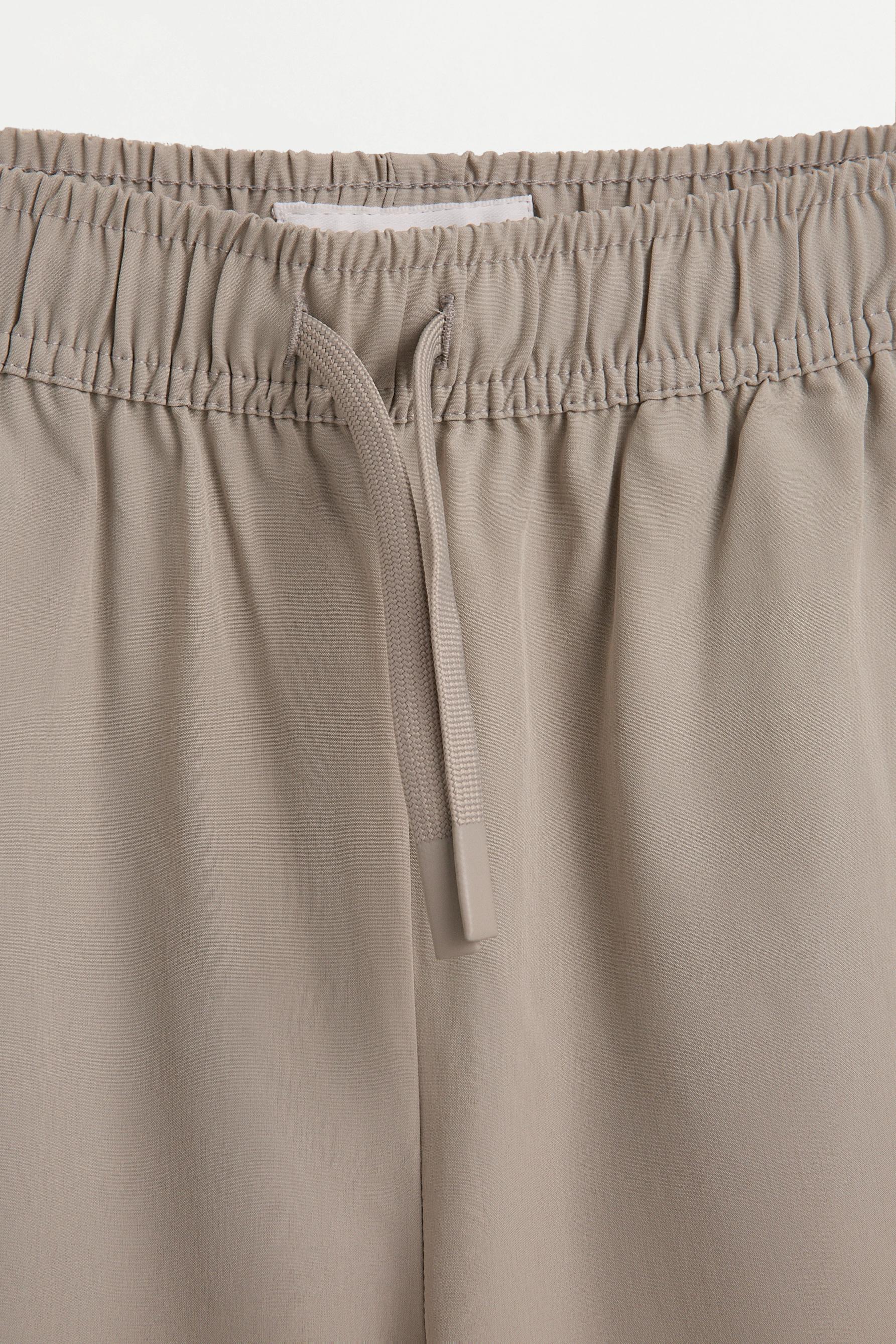 Bermuda sports shorts — SAND