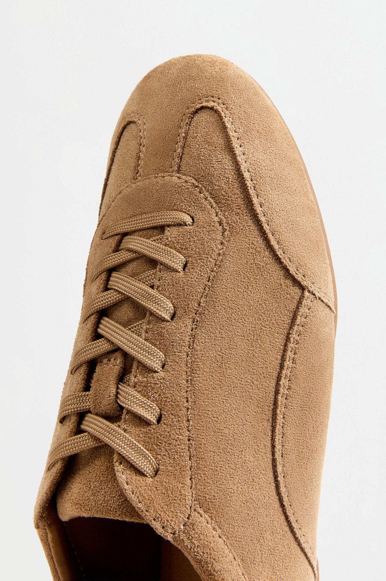 Blucher shoe — LEATHER