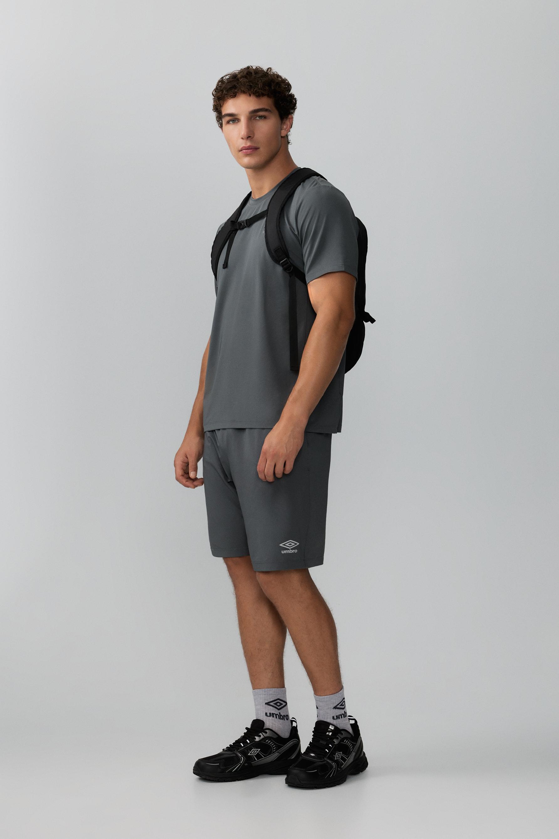 Bermuda deportiva Umbro x Lefties