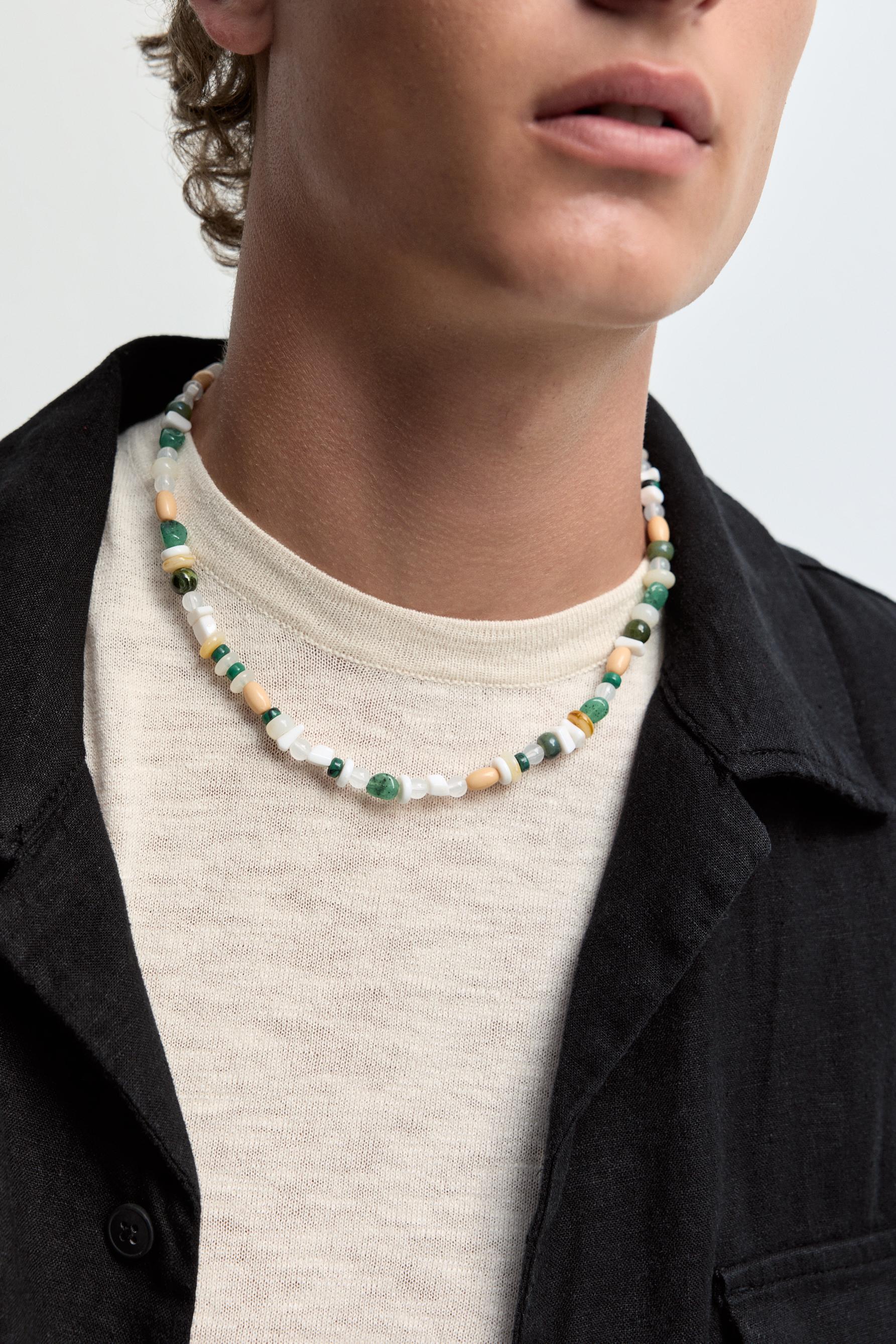 Beaded necklace — VARIOUS