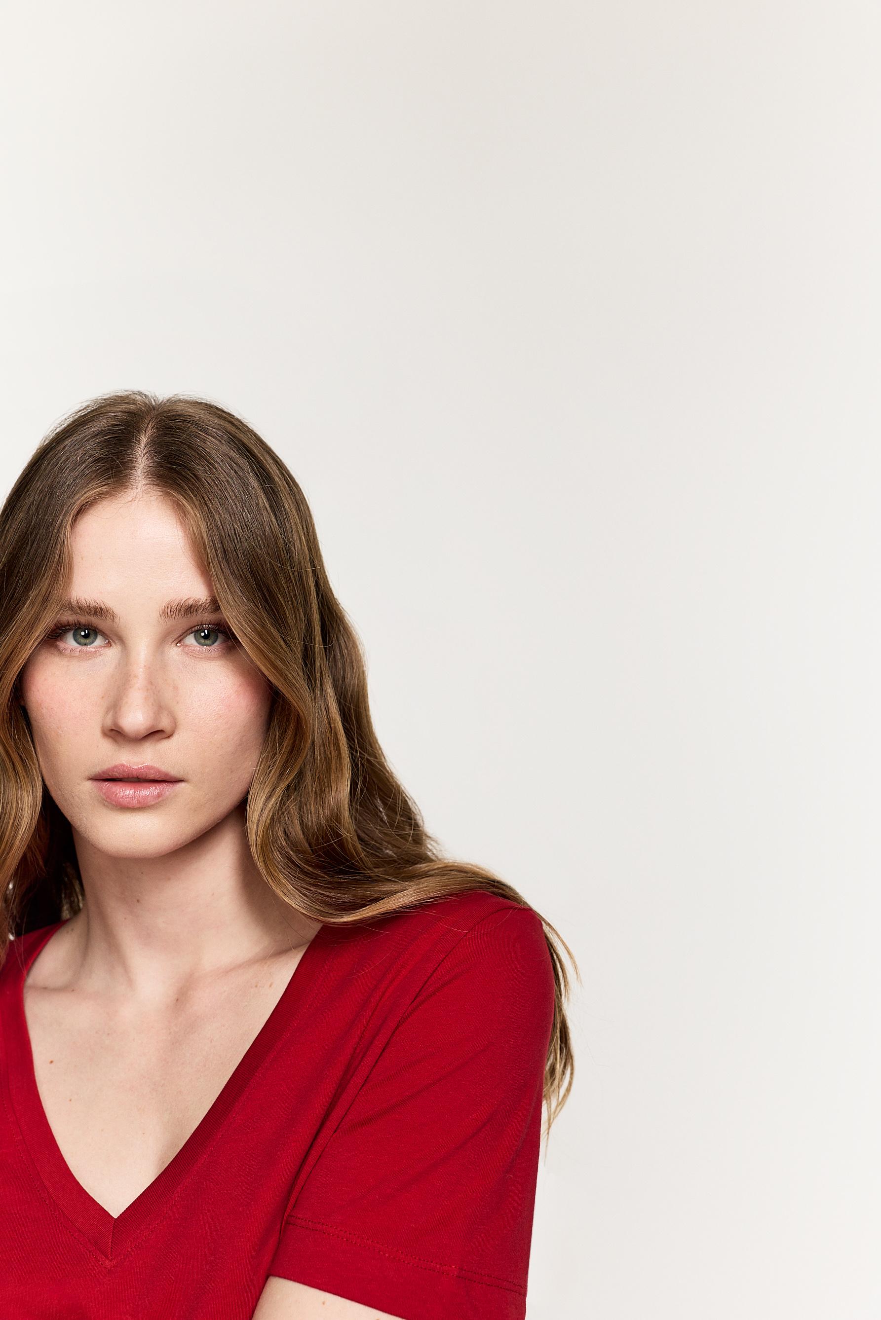 Basic V-neck T-shirt — RED
