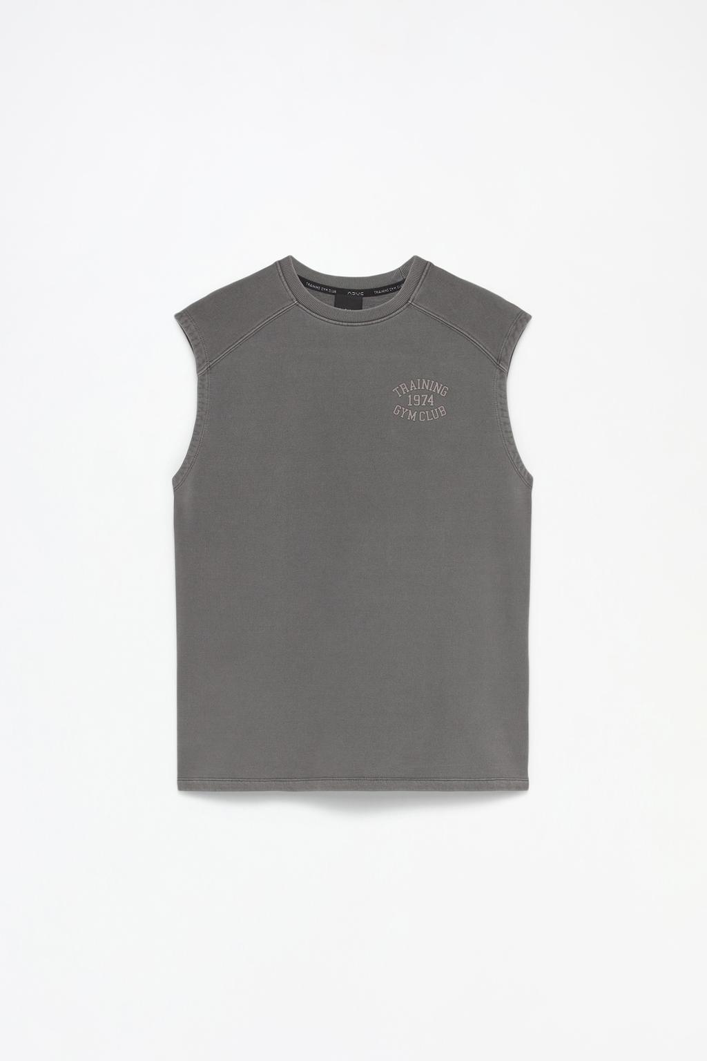 Sleeveless training T-shirt
