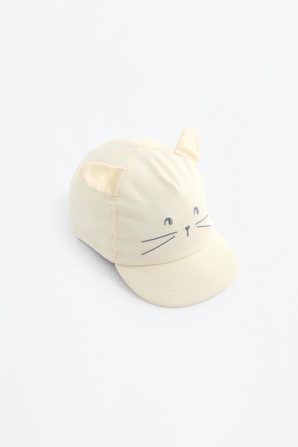 Cap with kitten motif