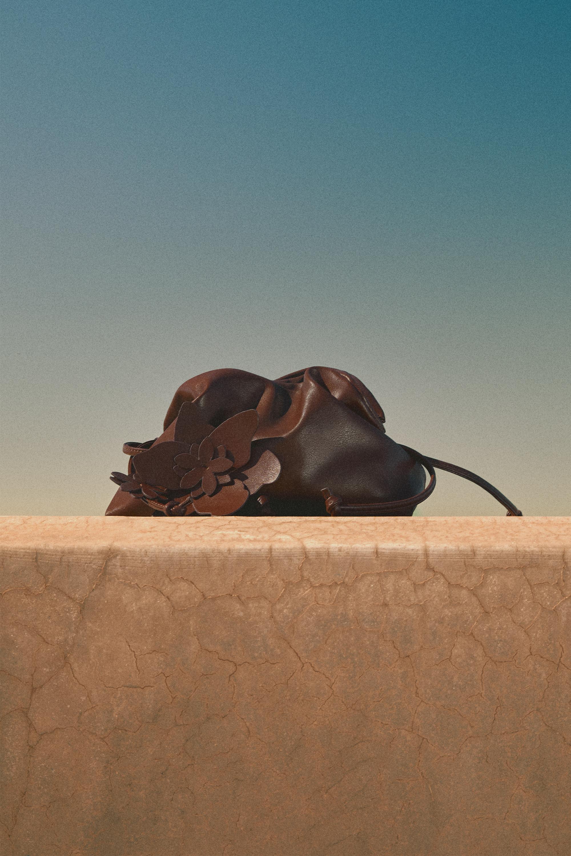 Flower pouch bag — BROWN