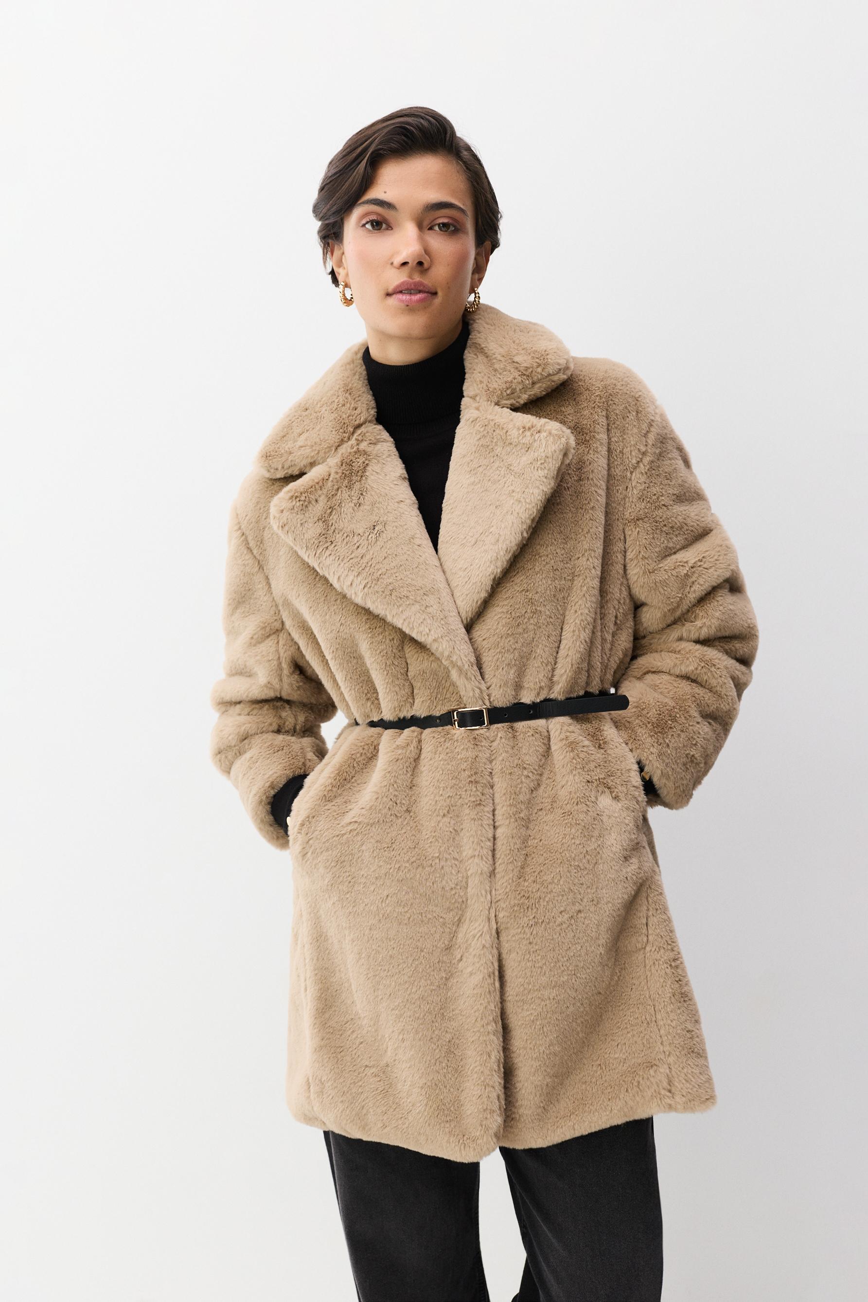 Abrigo efecto pelo suave