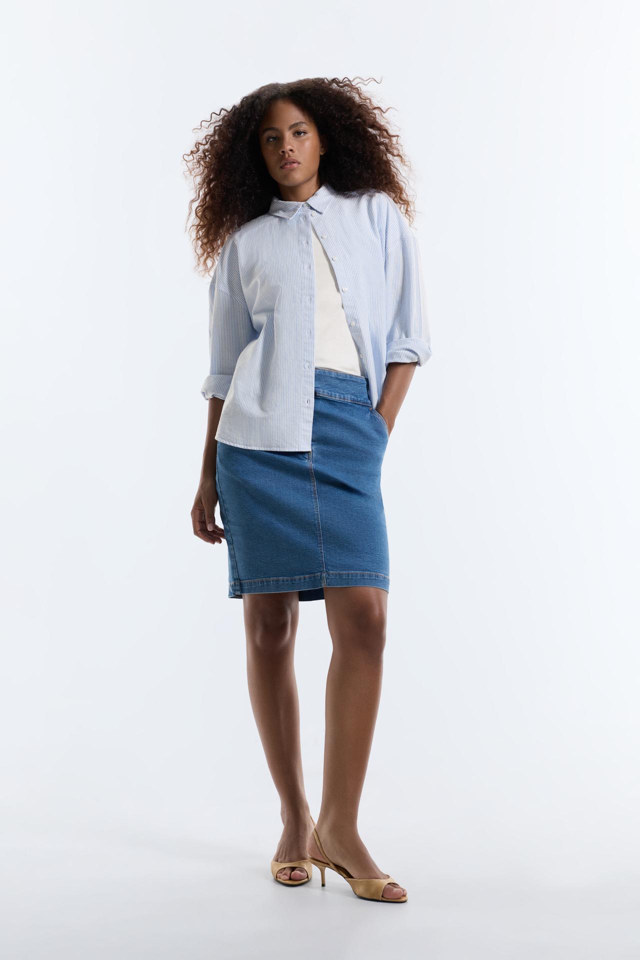 Denim pencil skirt — INDIGO