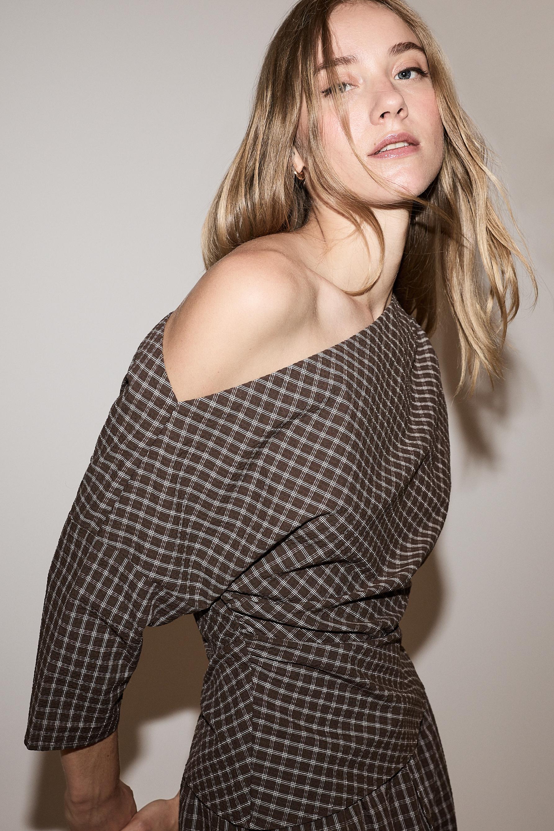 Asymmetric plaid top — BROWN