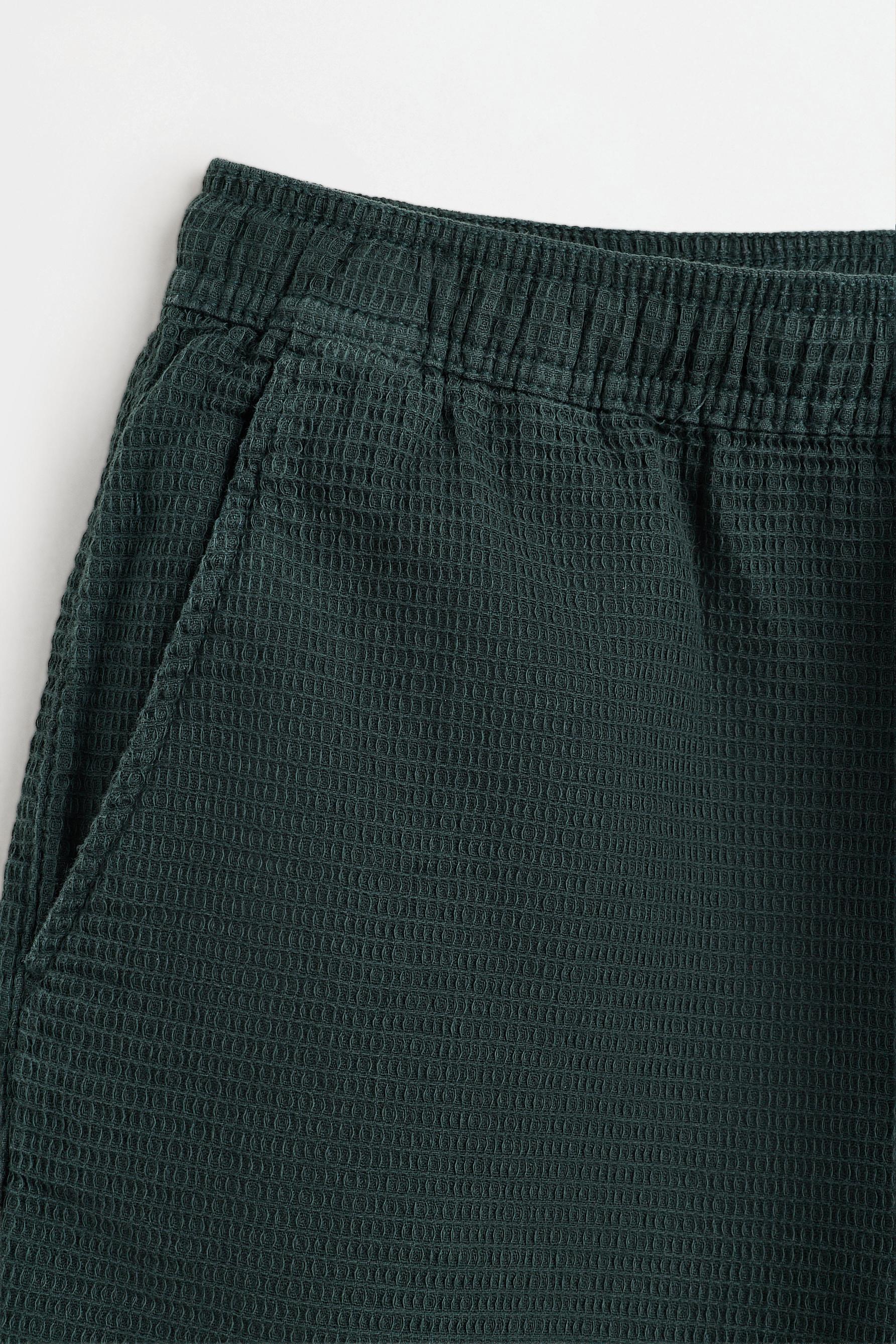 Textured waffle-knit Bermuda shorts — GREEN