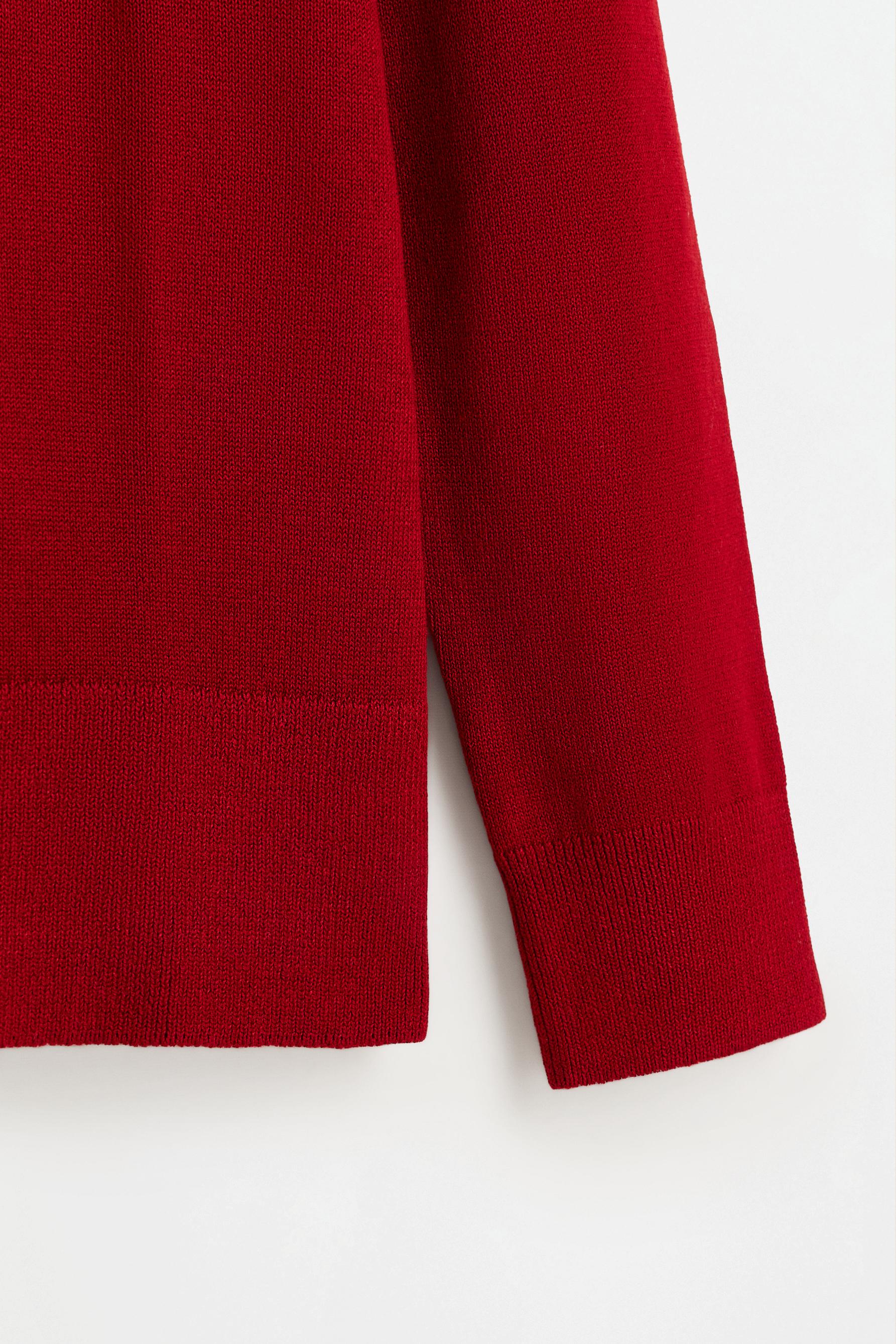 Basic V-neck sweater — RED