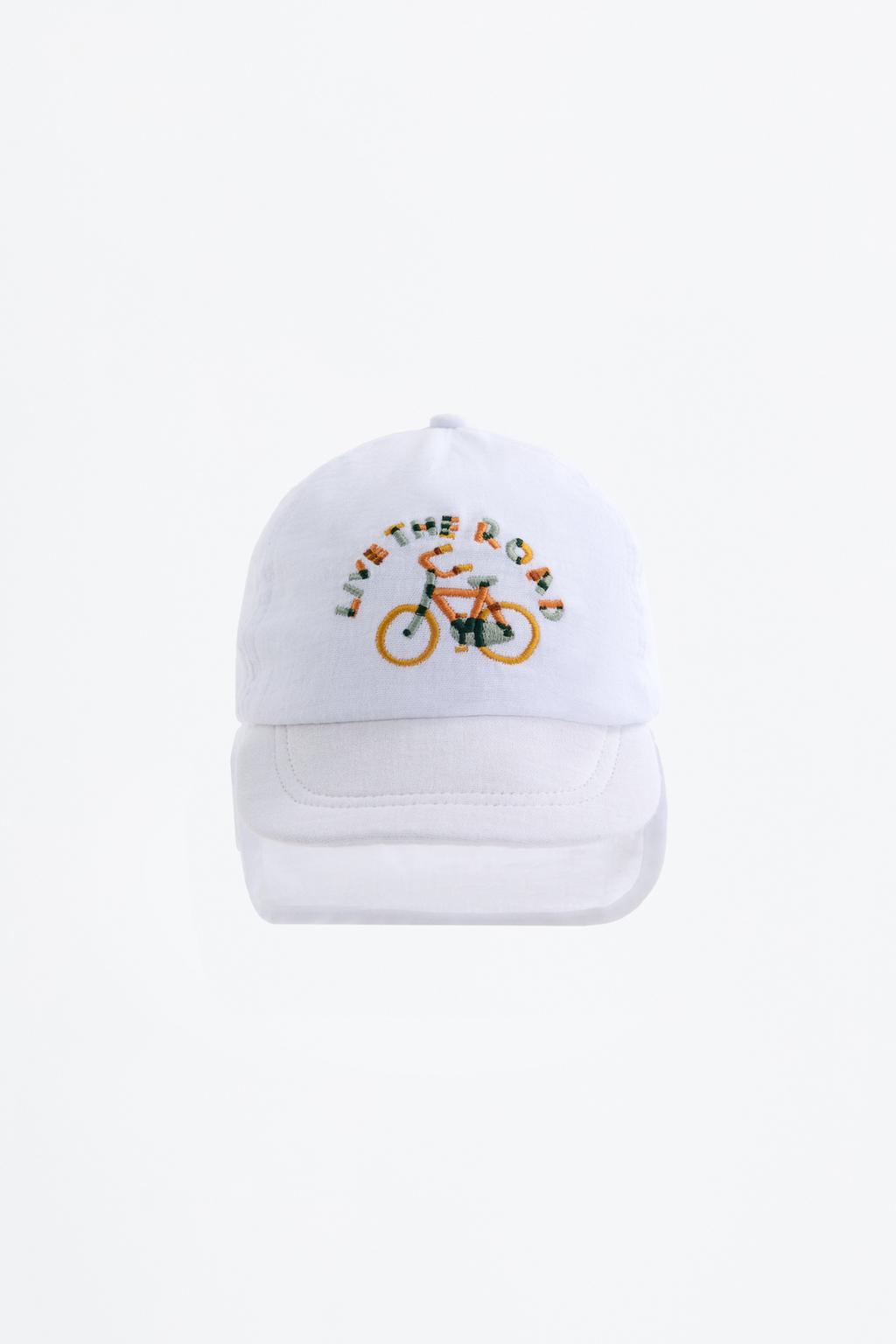 Gorra larga bordada