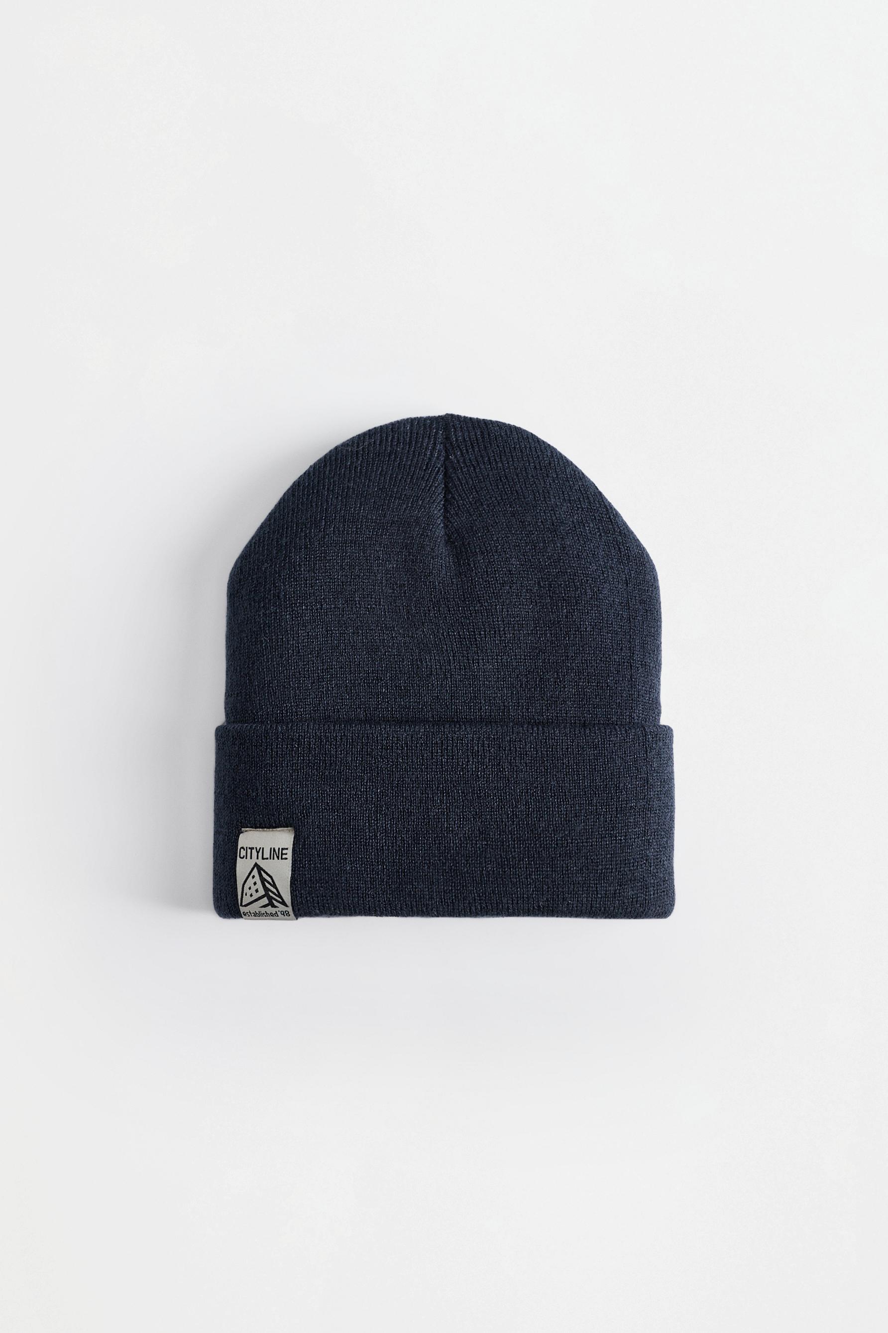 Knit beanie with label — NAVY