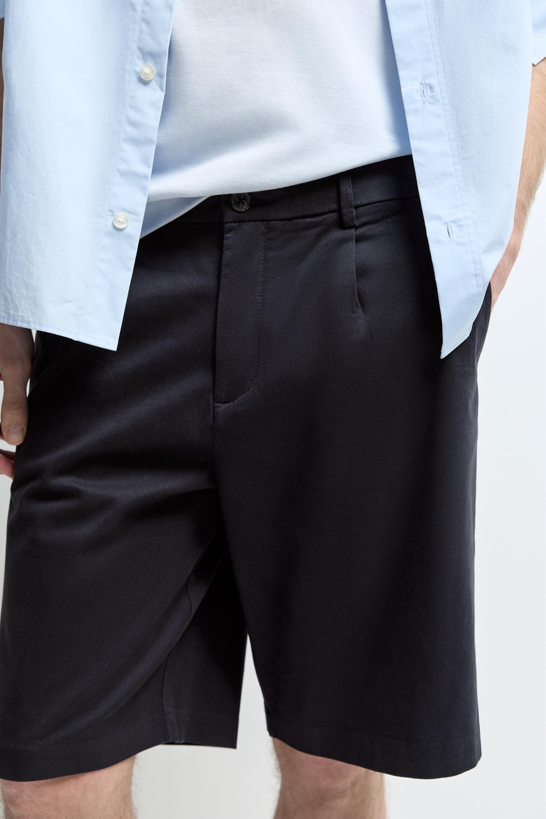 Pleated chino Bermuda shorts — NAVY BLUE
