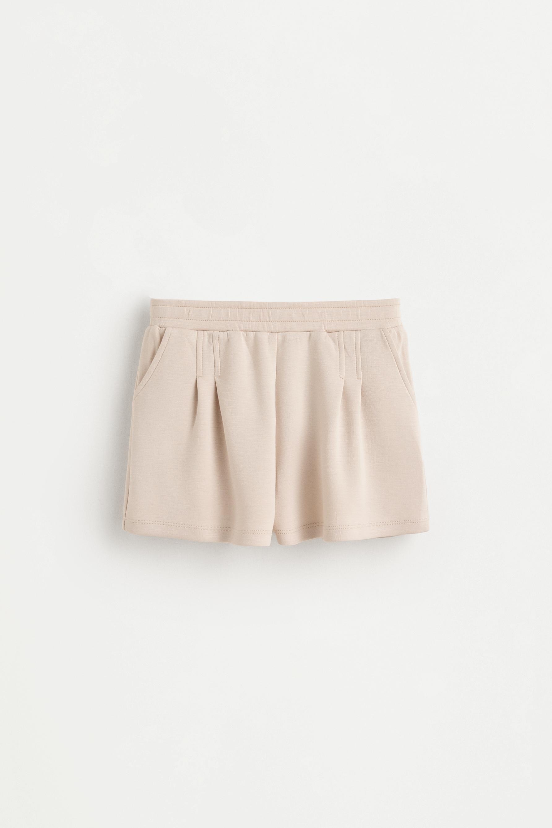 Flowing plush pleated shorts — BEIGE