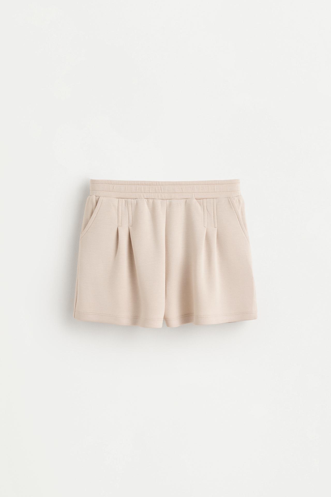 Flowing plush pleated shorts — BEIGE