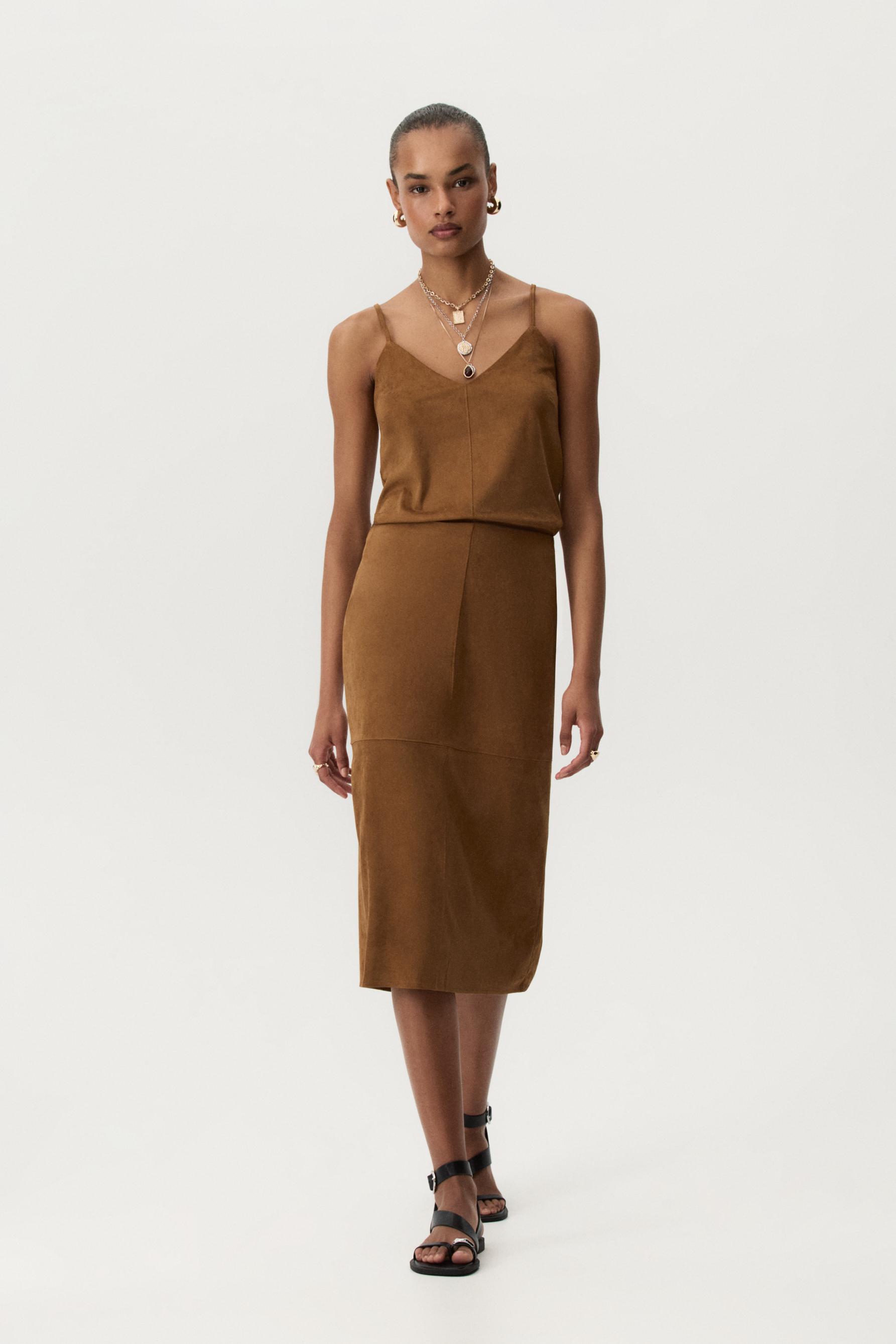 Falda midi efecto ante