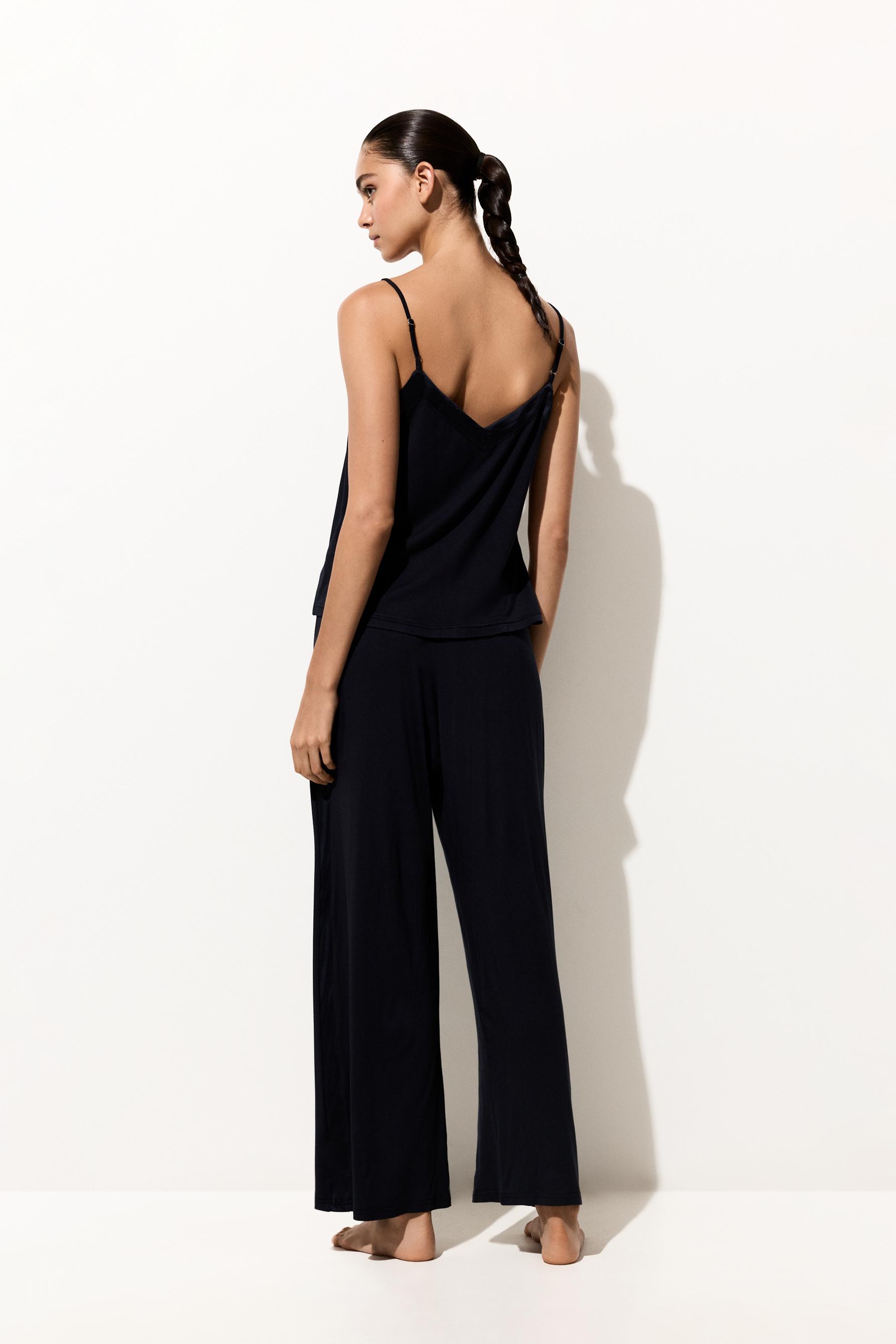 Flowing pyjamas — NAVY