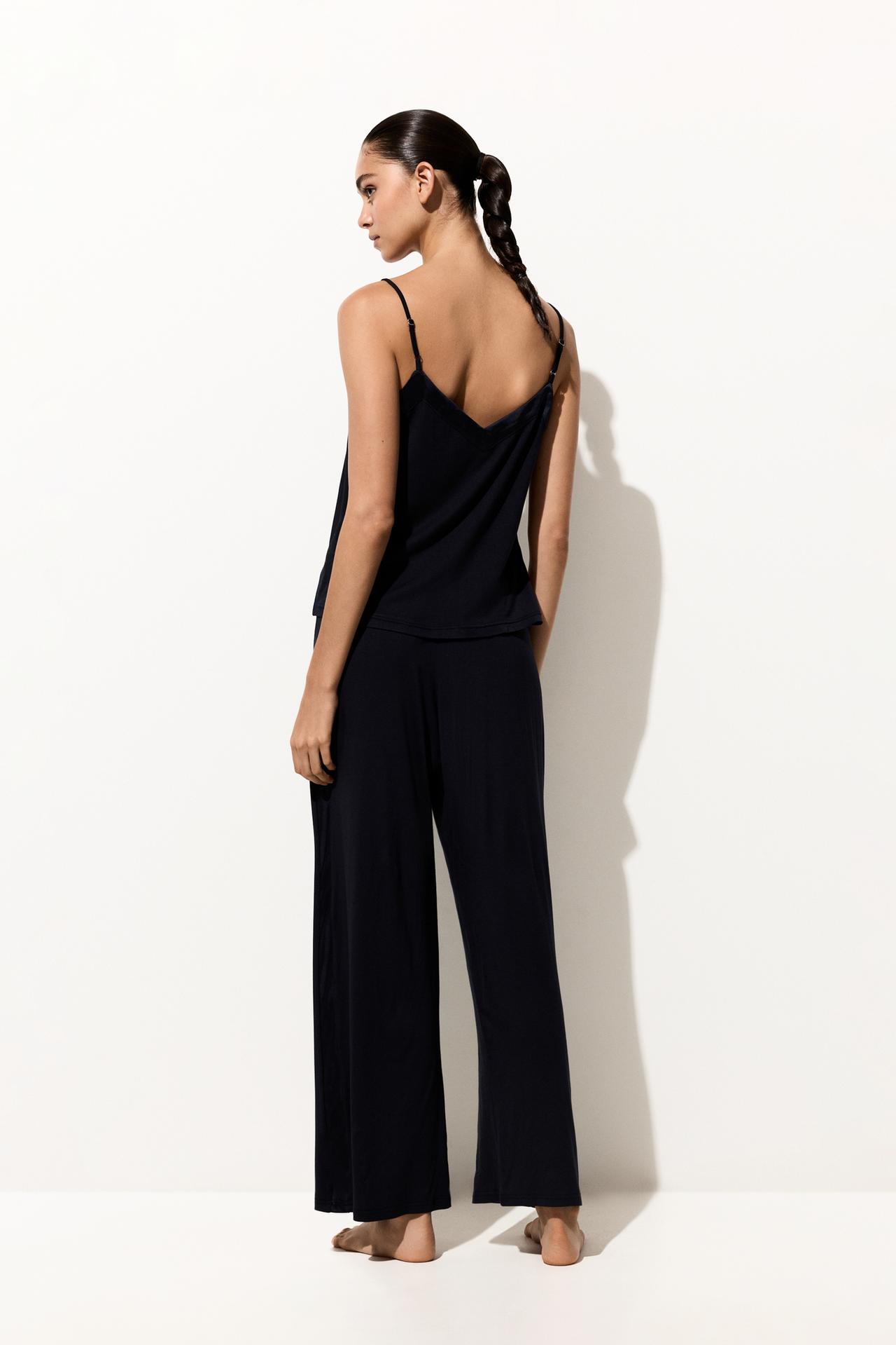 Flowing pyjamas — NAVY