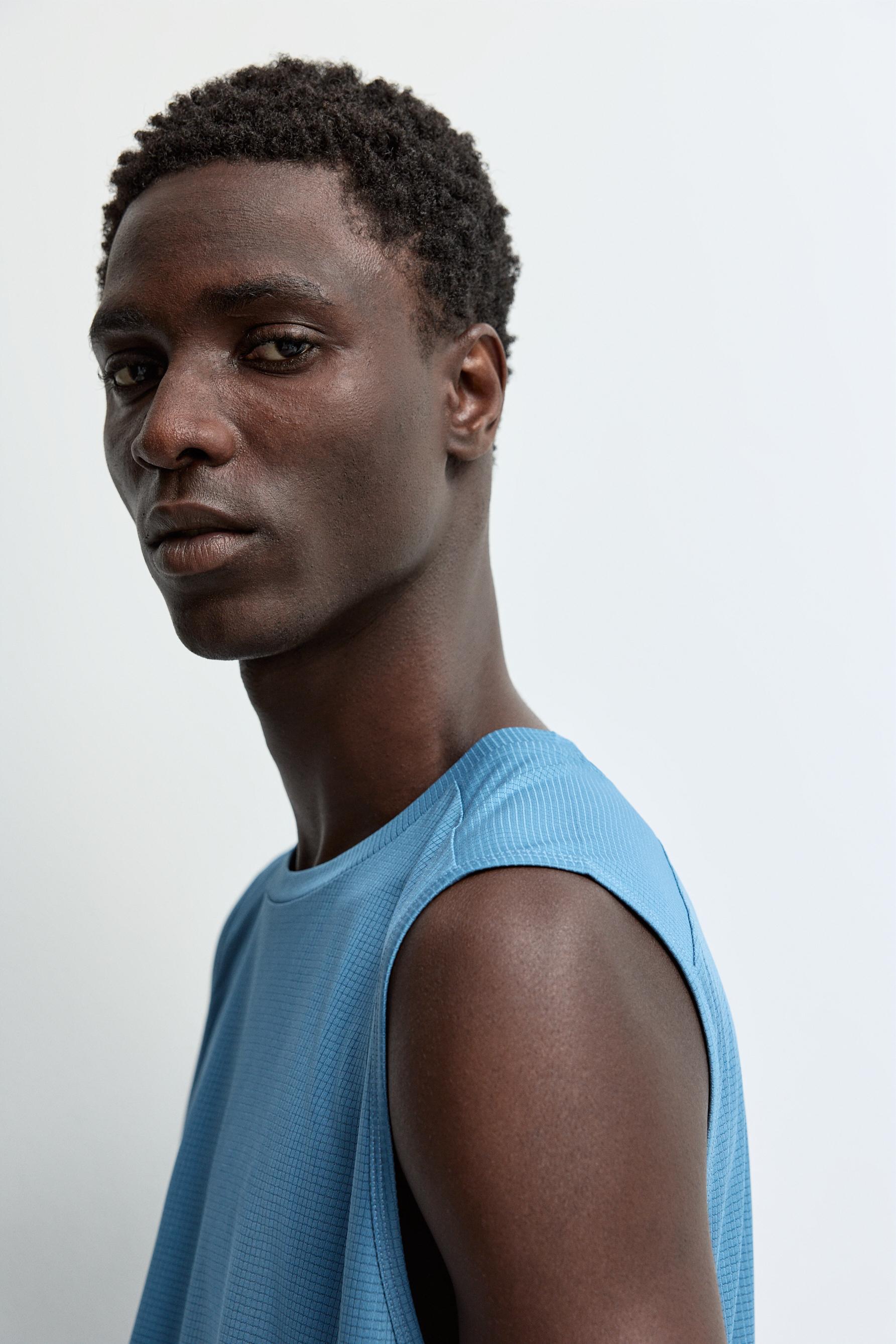 Sleeveless sports T-shirt — PALE BLUE