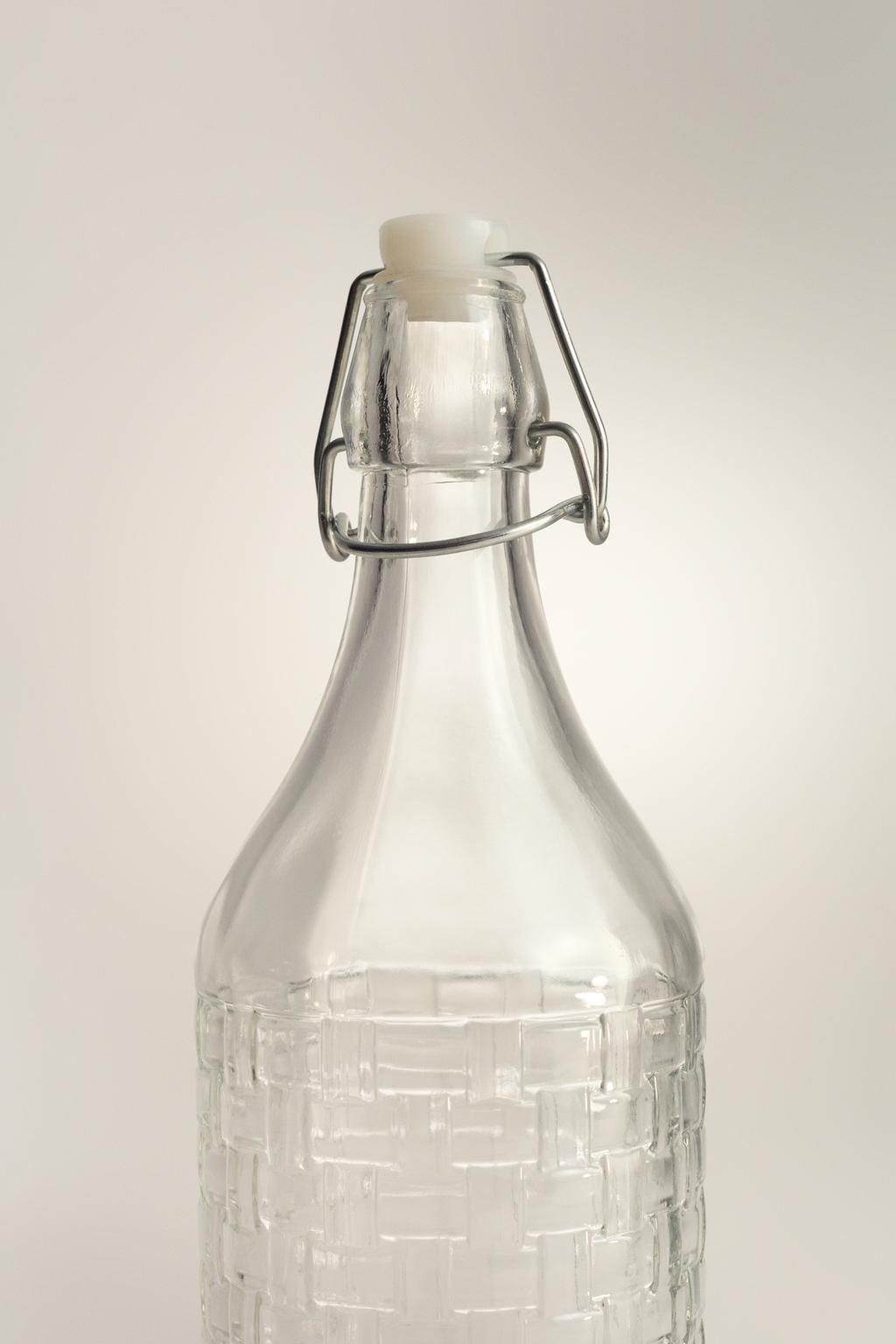 Embossed glass bottle 1000 ml