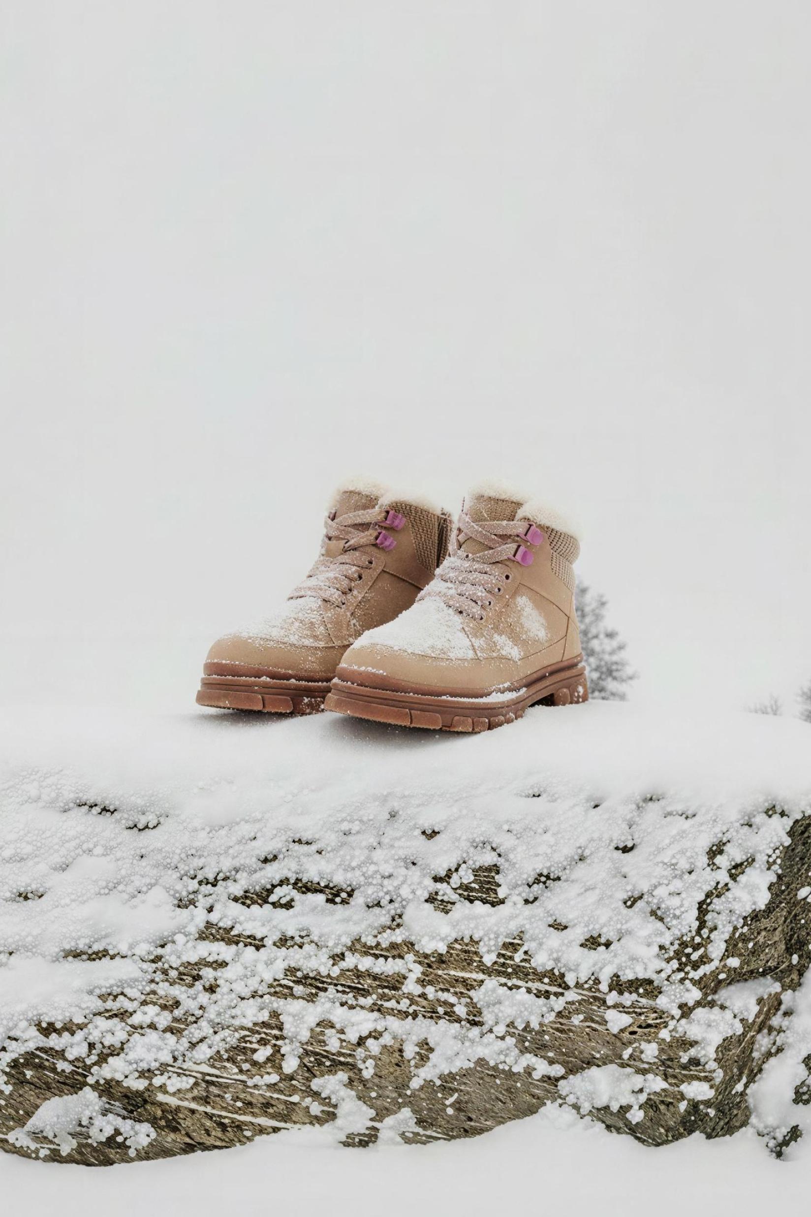 Trekking boot with fur detail — BROWNISH TONE