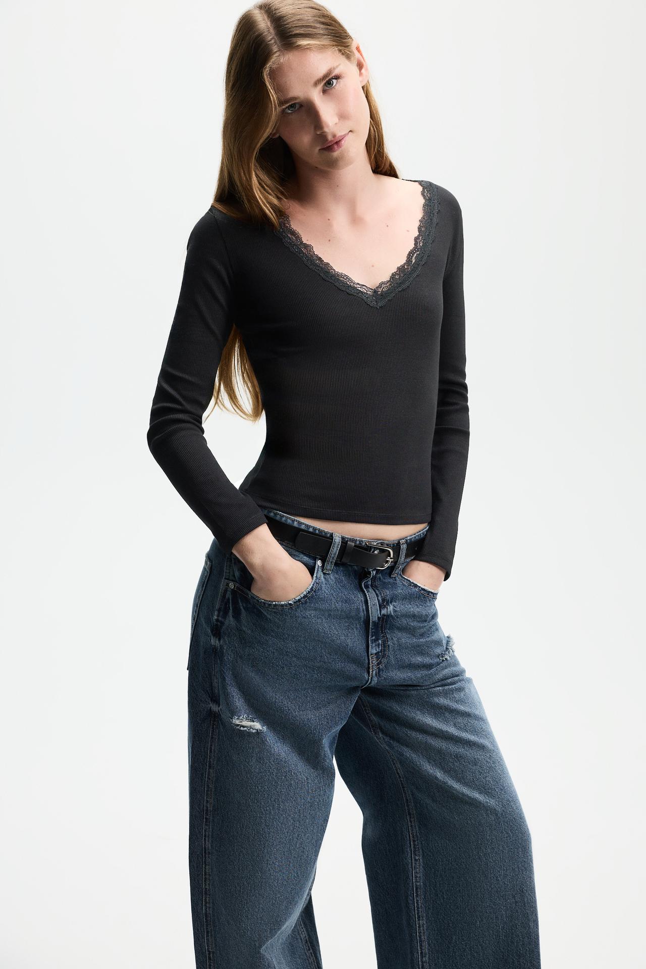 Lace neck T-shirt — BLACK