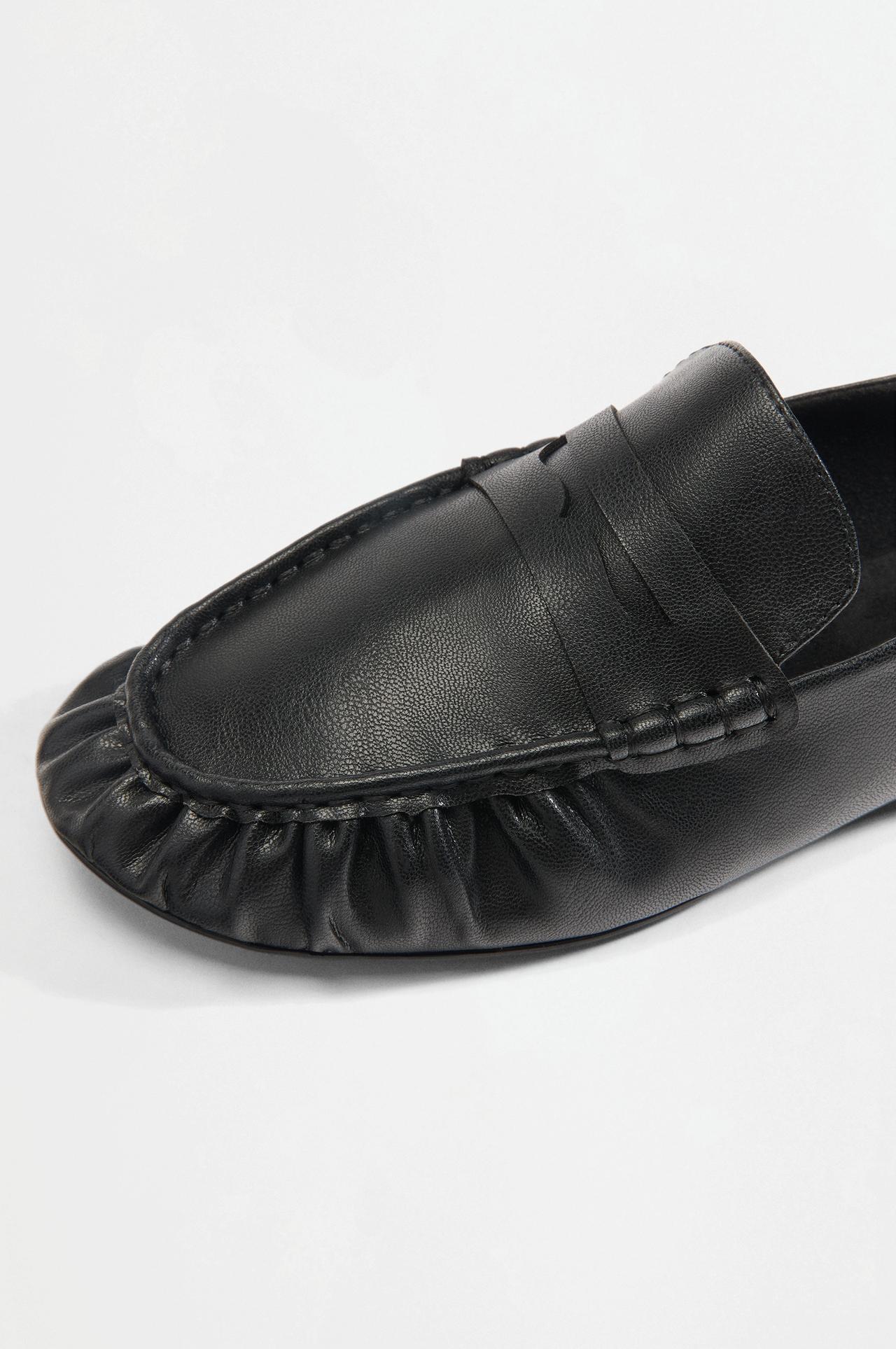 Gathered loafers — BLACK