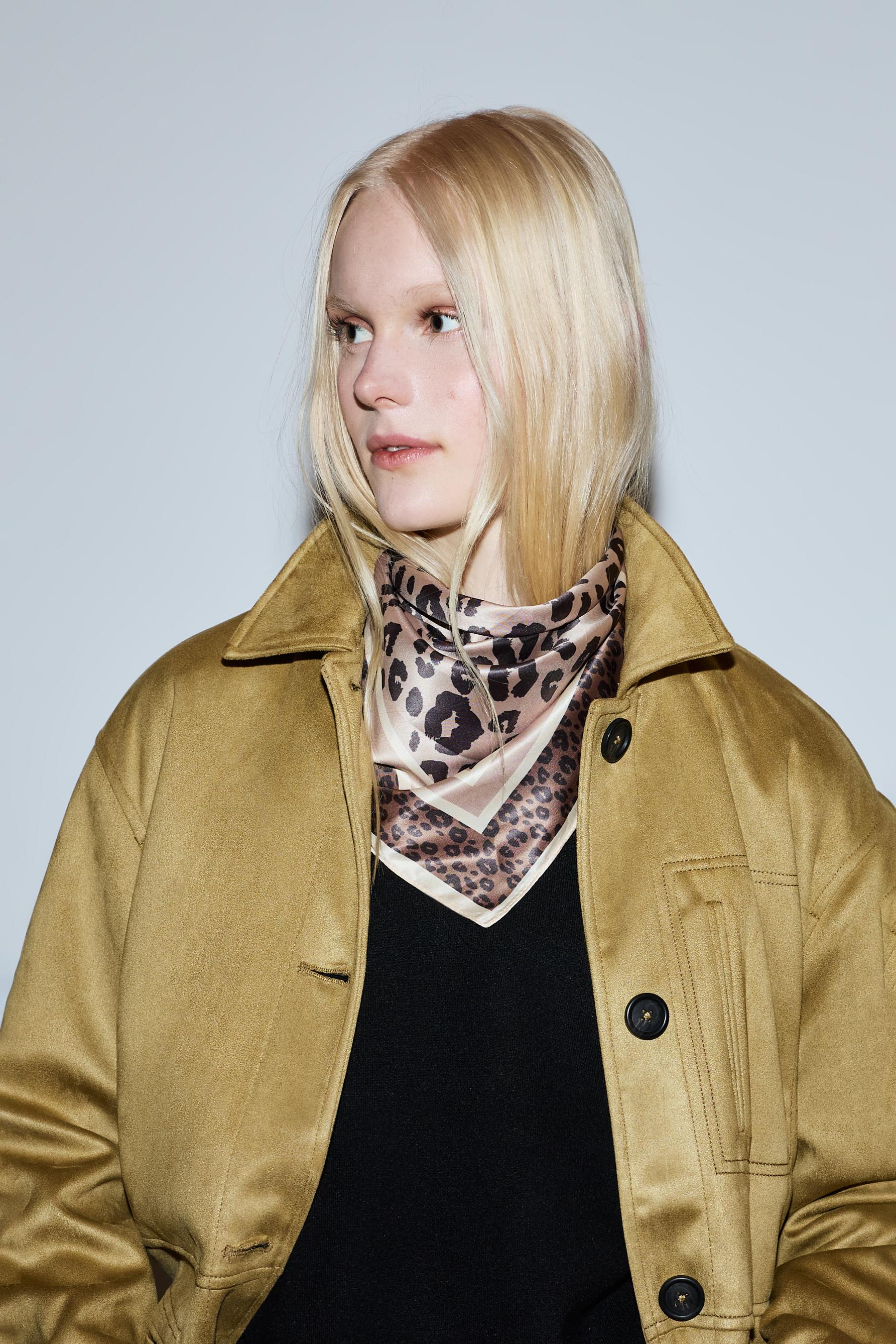 Pañuelo satén animal print