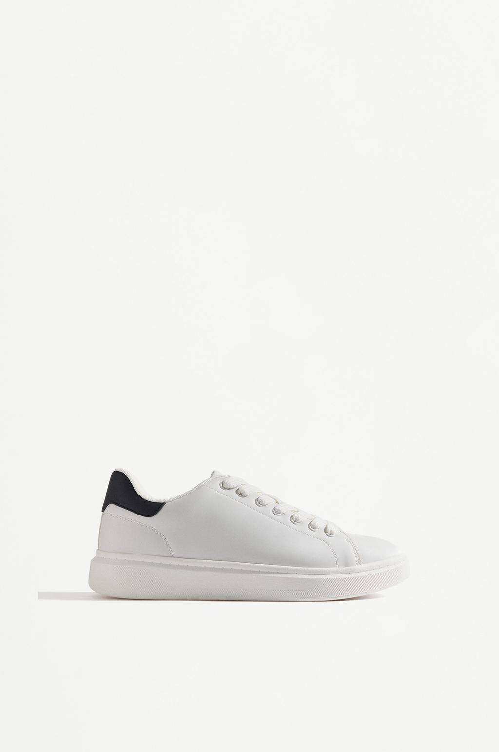 Contrast heel counter sneakers