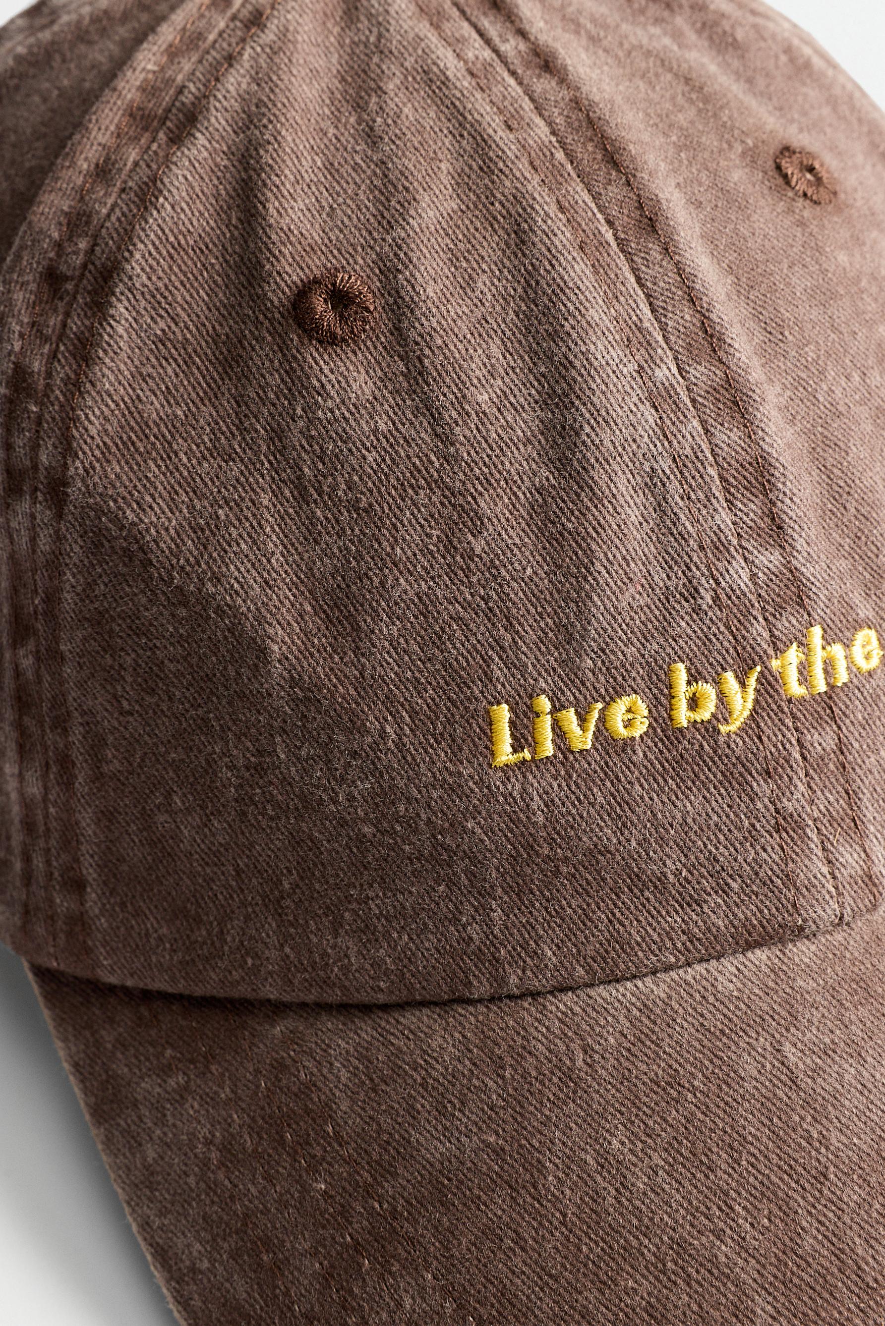 Faded-effect embroidered cap — DARK BROWN
