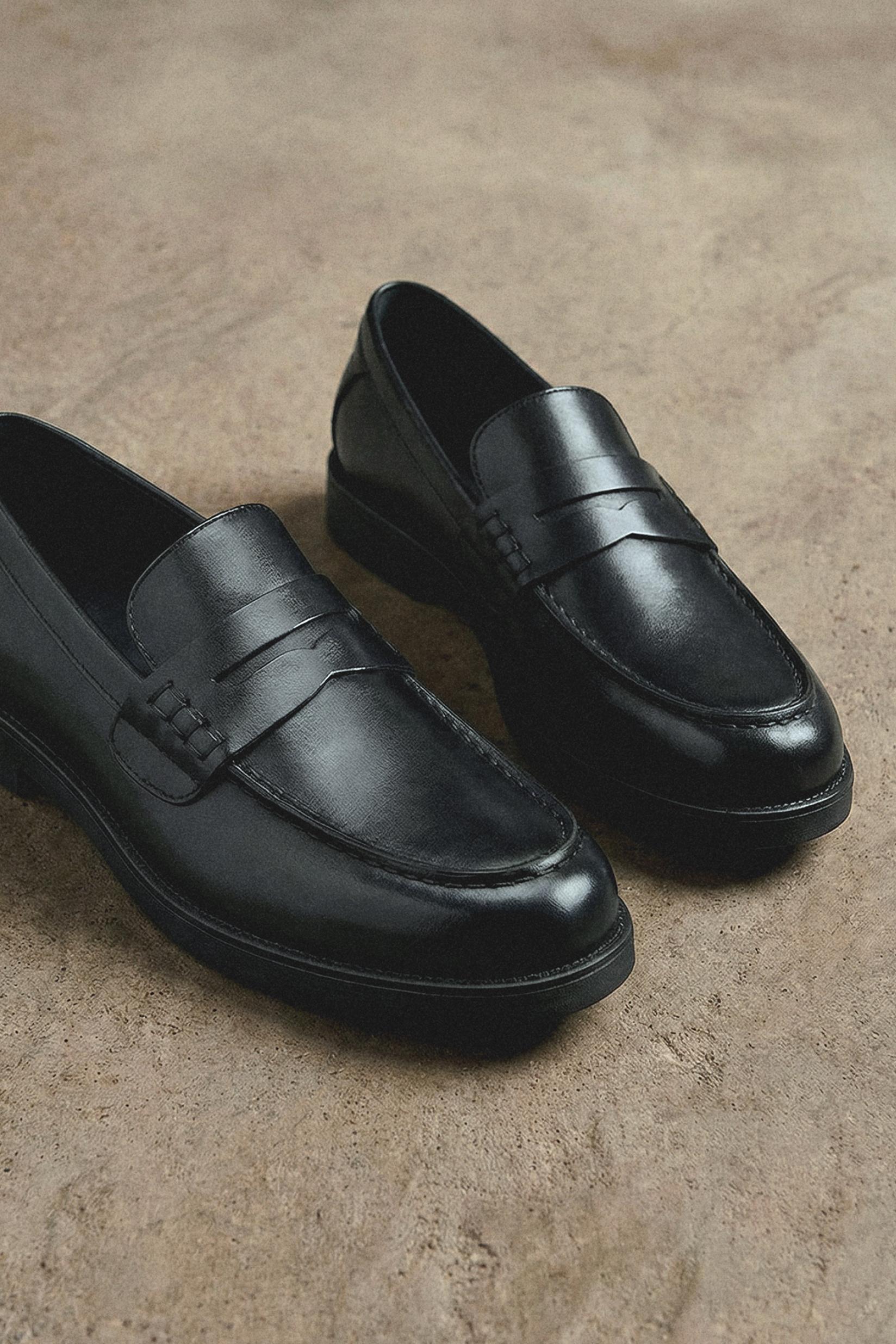 Loafer shoe — BLACK