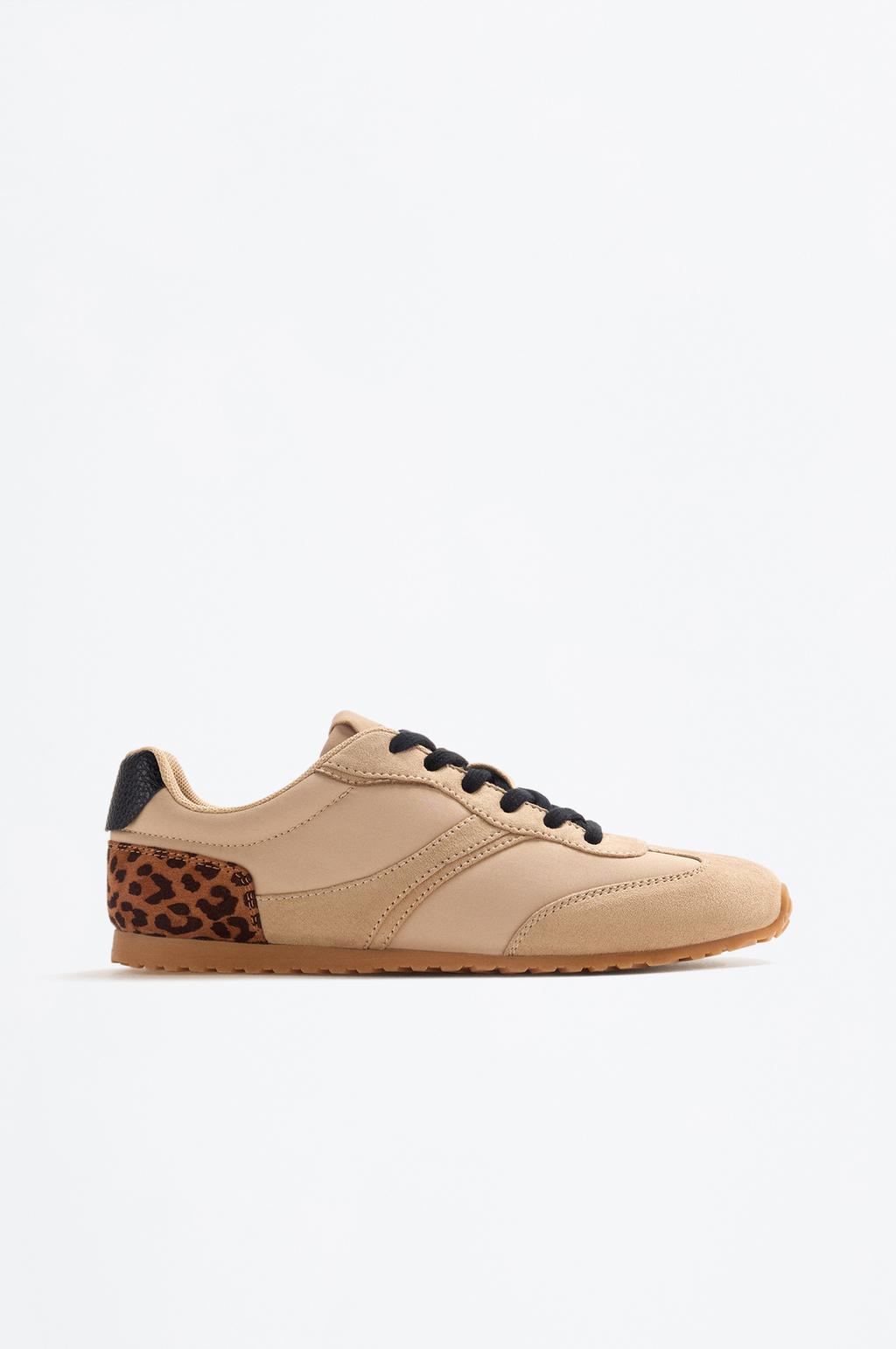 Zapatilla deportiva combinada