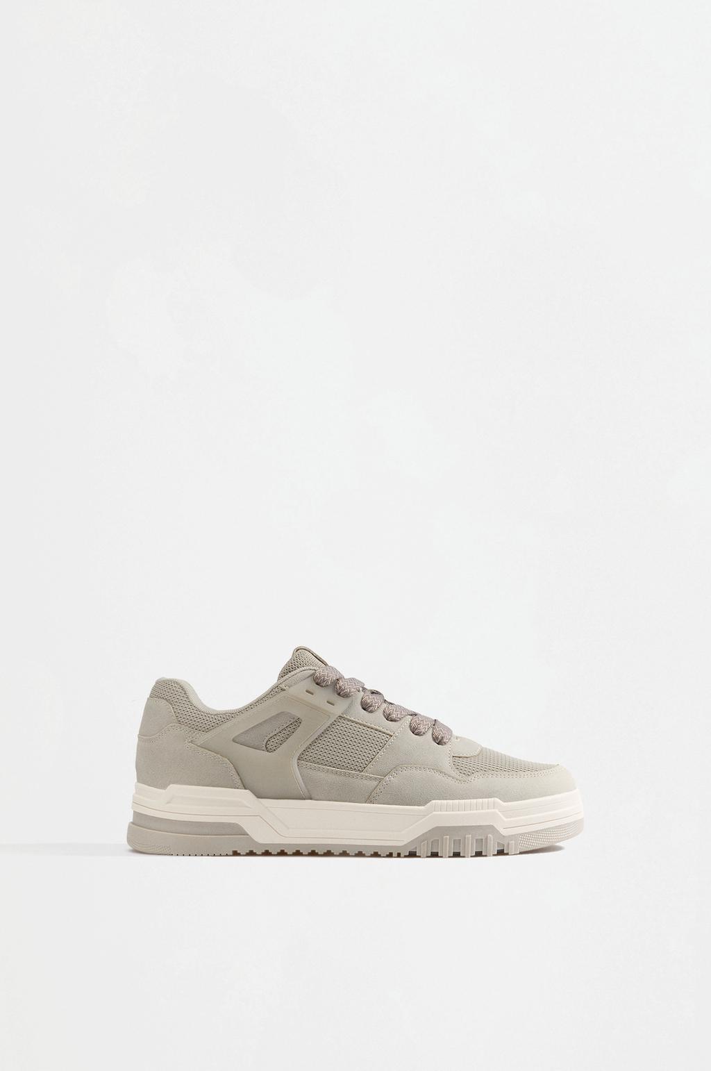 Combined casual sneaker