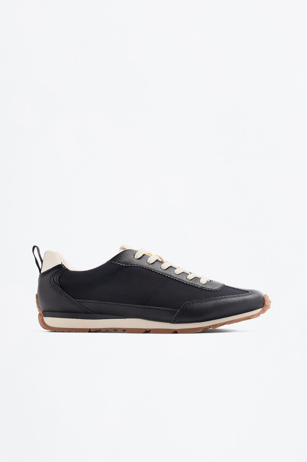 Minimalist sneakers