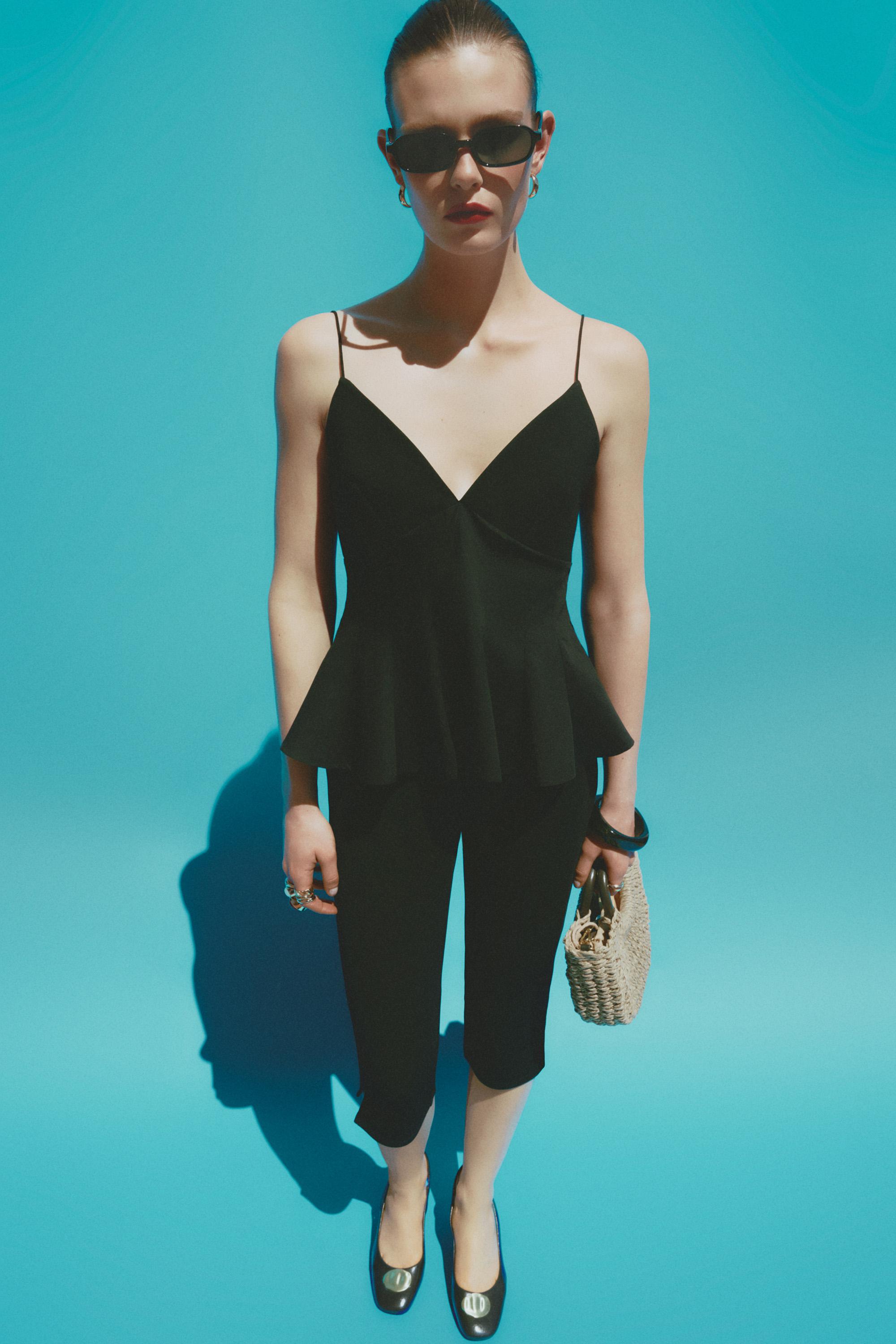 Capri pants — BLACK