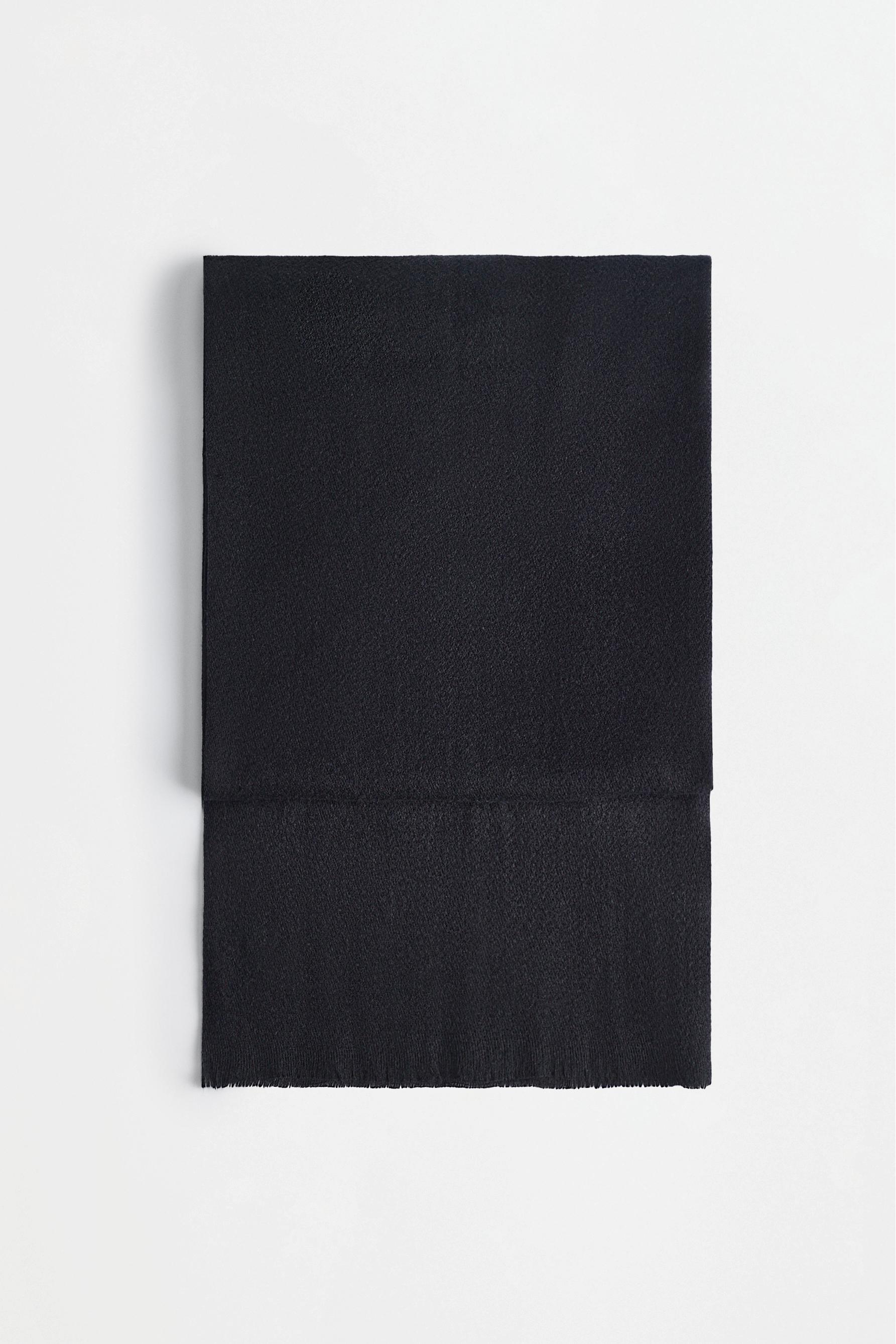Fine plain scarf — BLACK