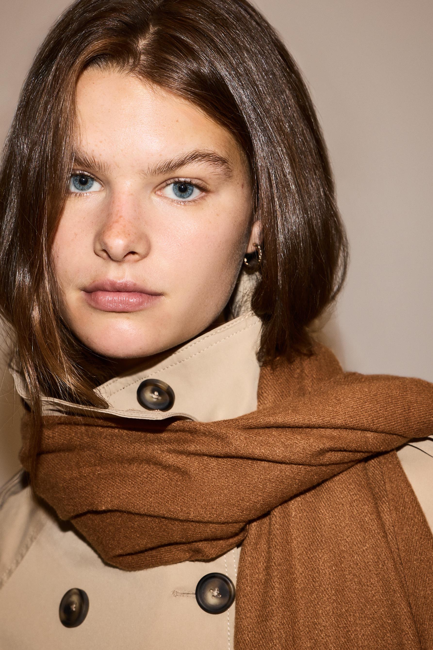 Plain scarf with fringe — TOFFEE