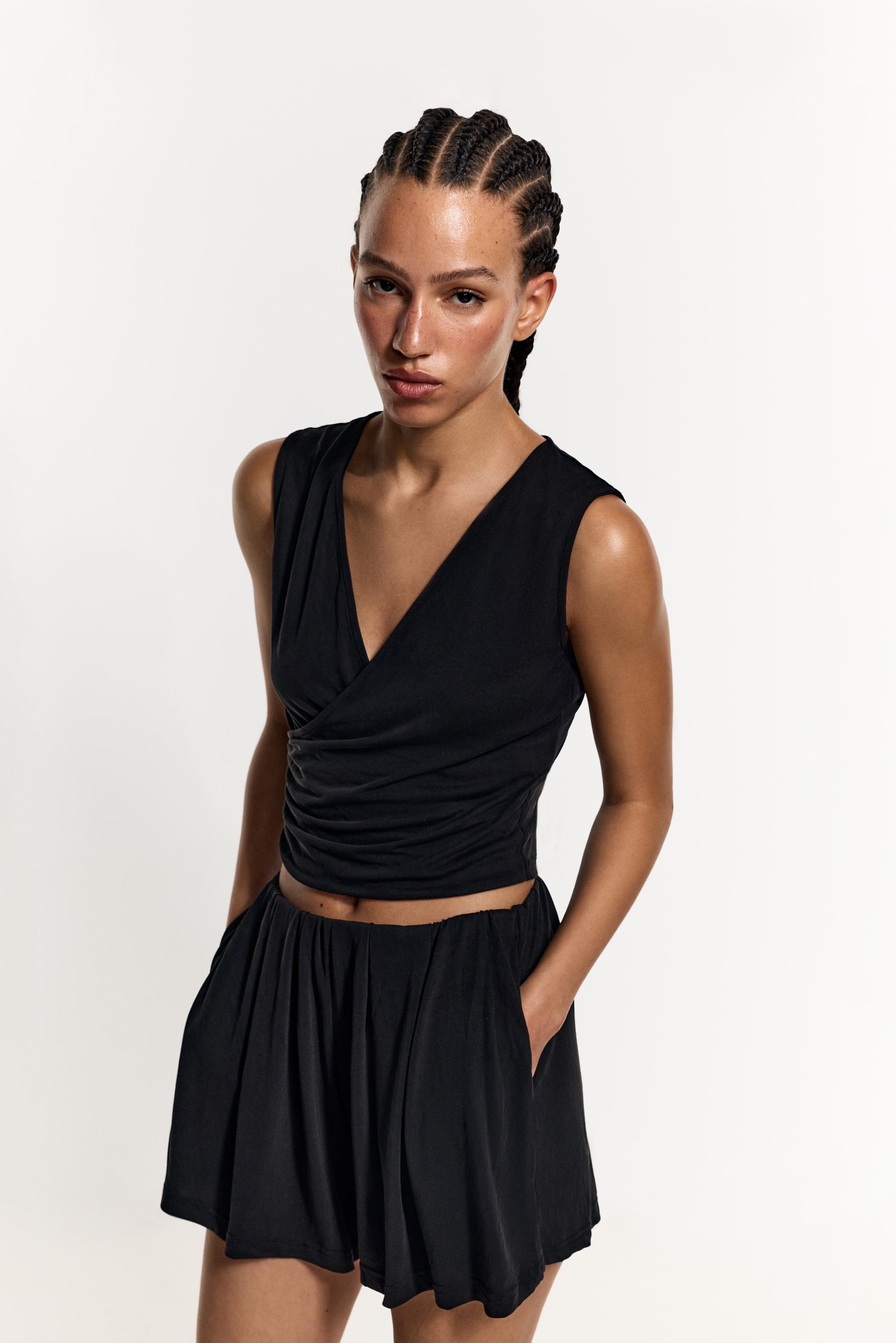Crossover sports top — BLACK